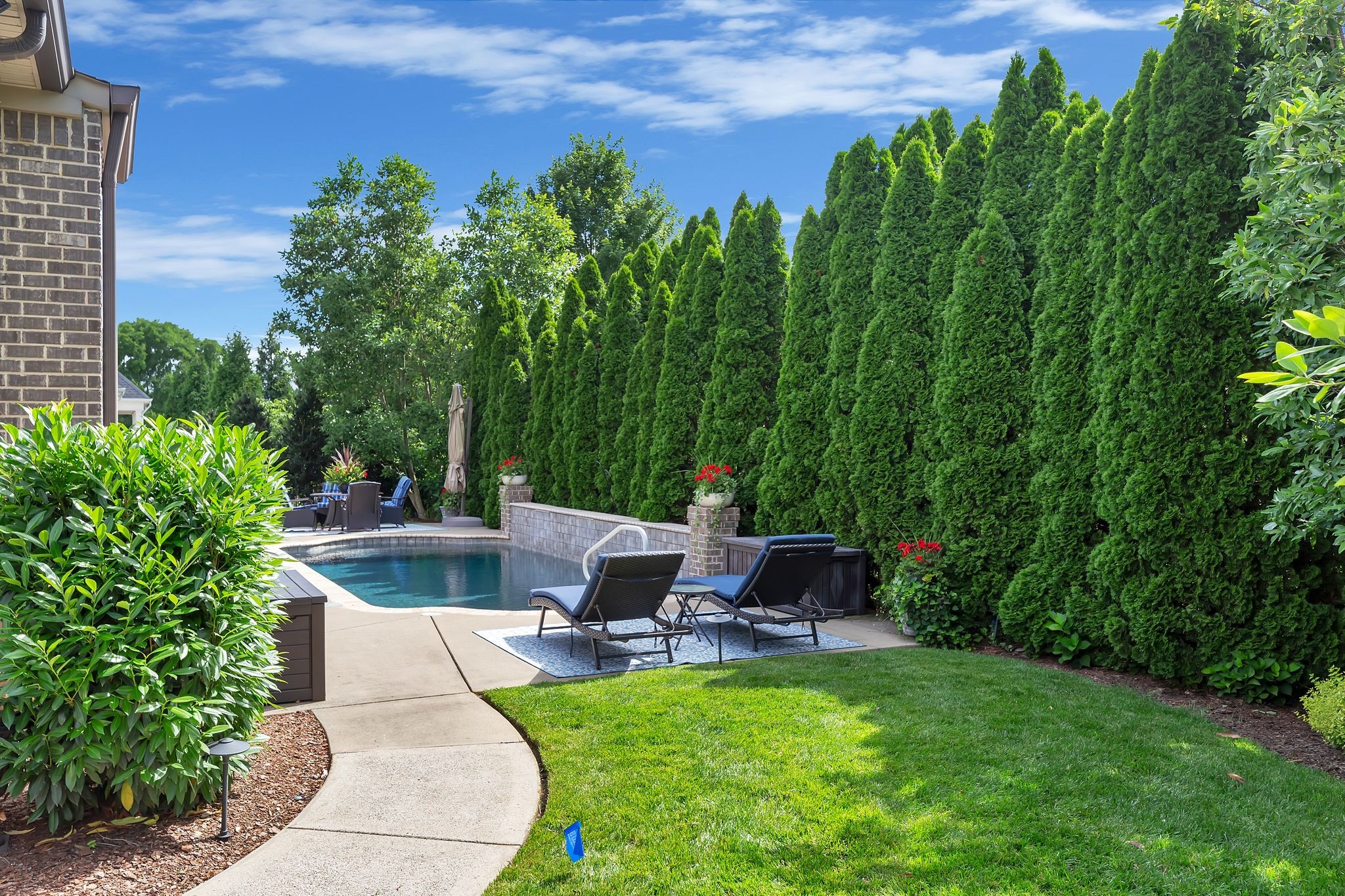 2811 Craythorne Dr