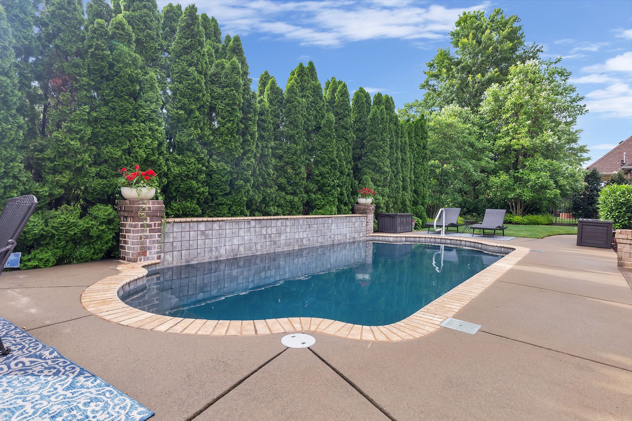 2811 Craythorne Dr