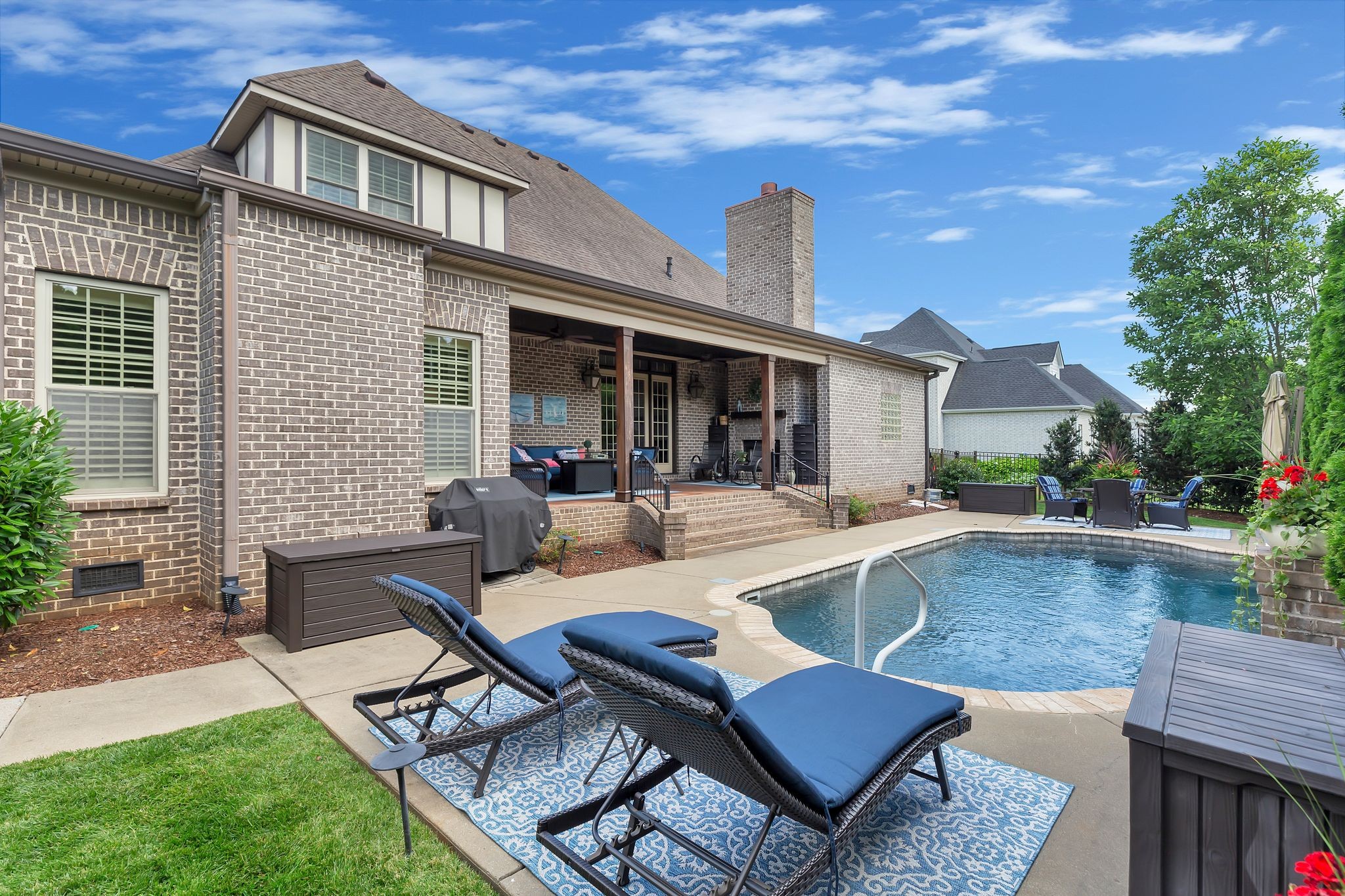 2811 Craythorne Dr