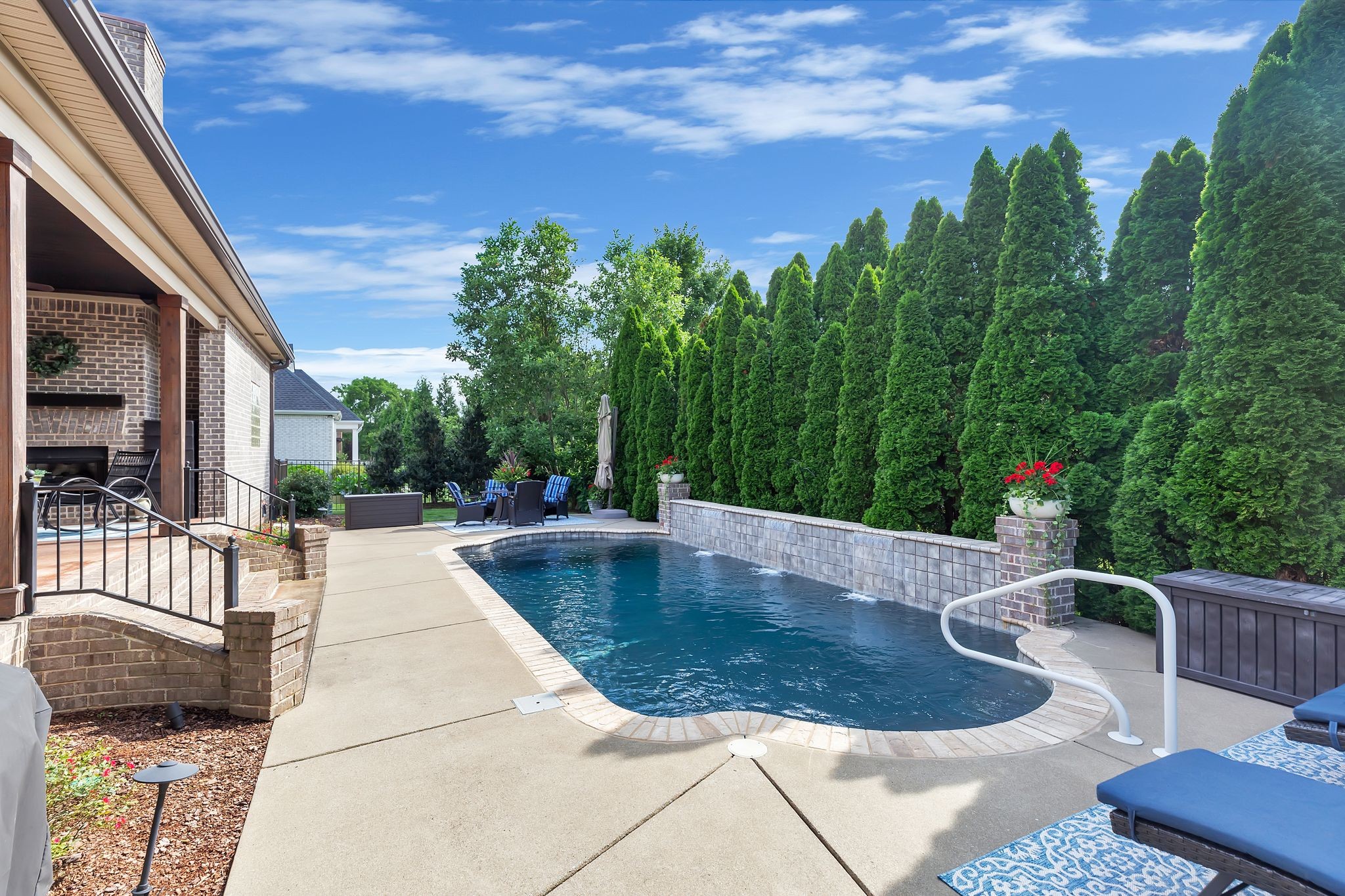 2811 Craythorne Dr