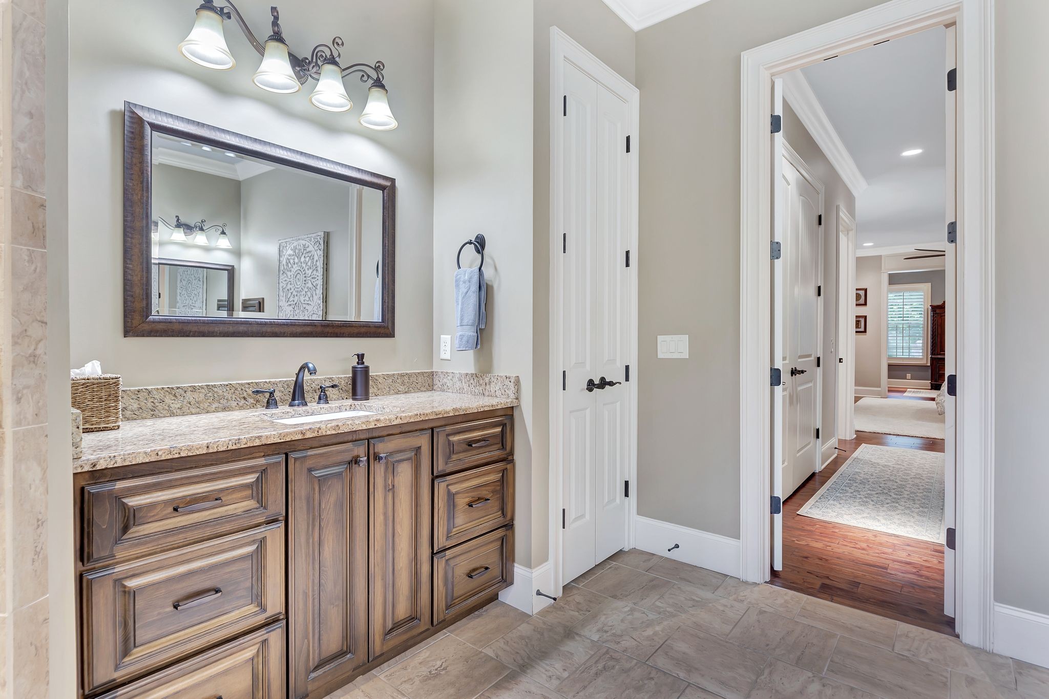 2811 Craythorne Dr