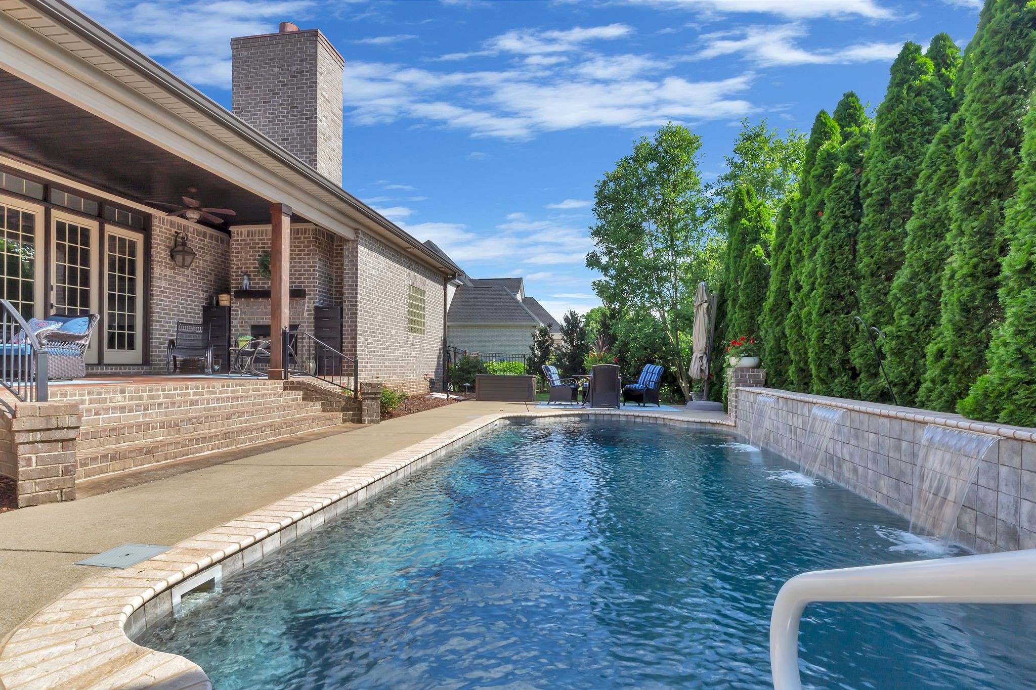 2811 Craythorne Dr