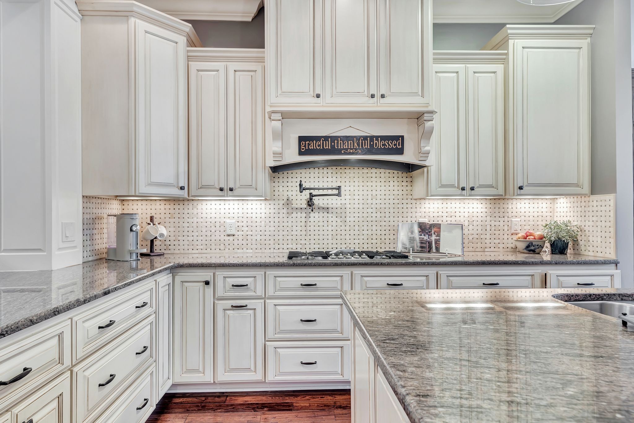 2811 Craythorne Dr