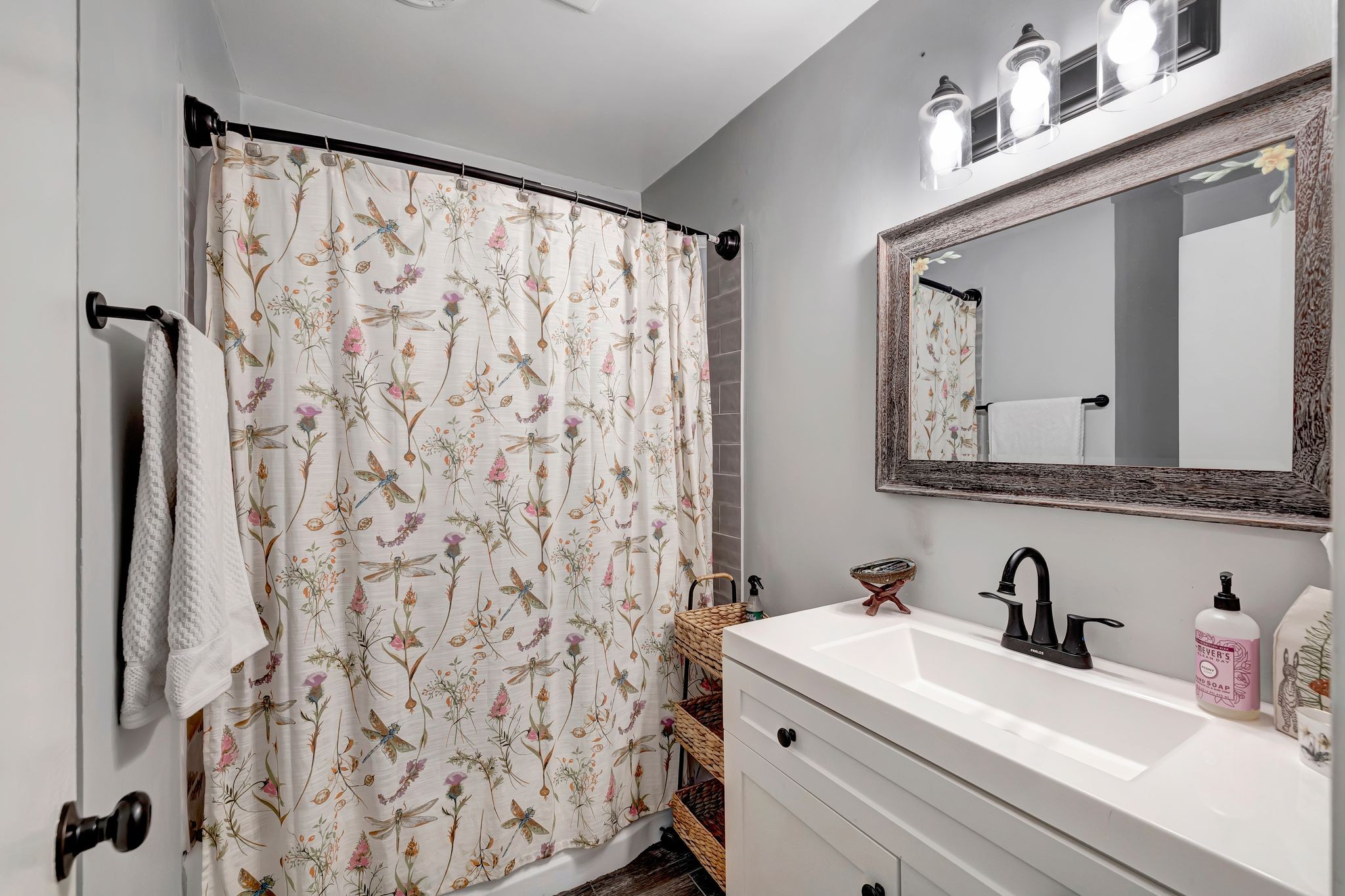1519 Graybar Ln