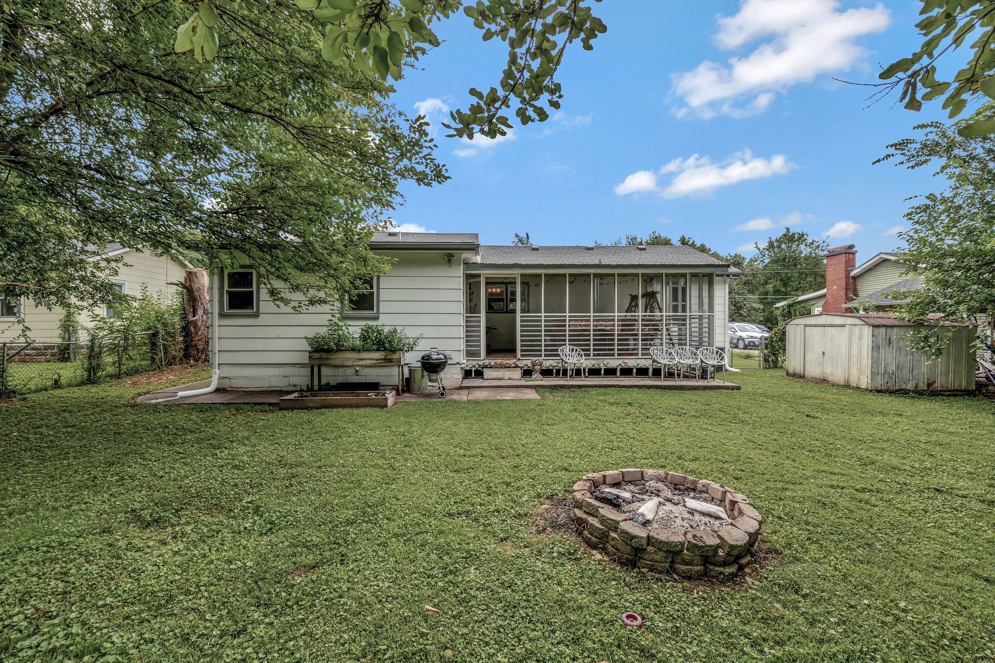 1519 Graybar Ln