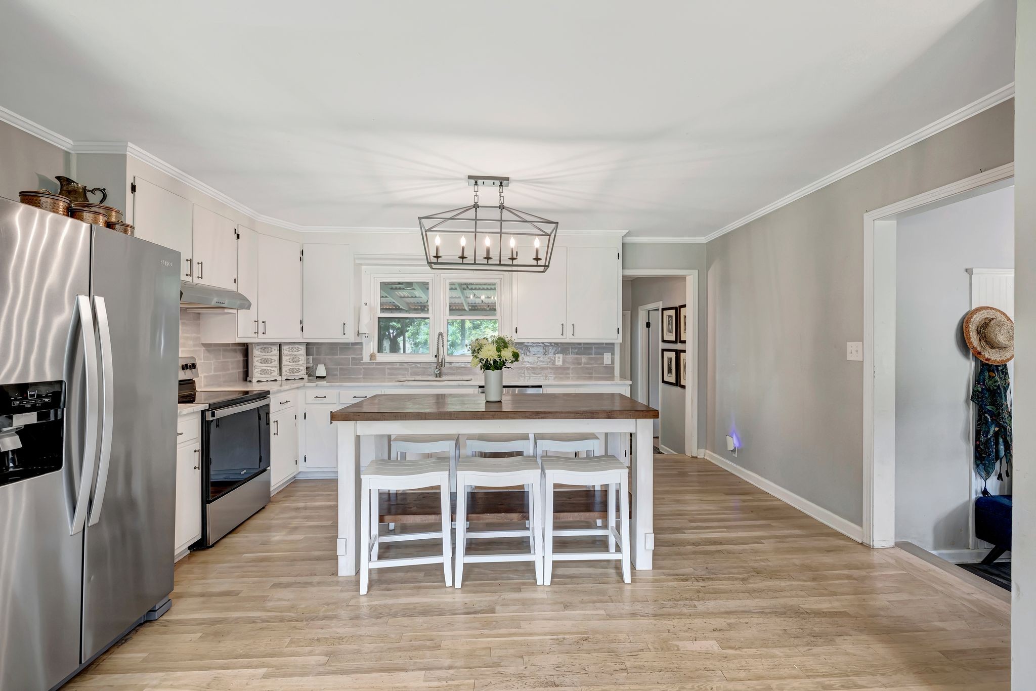 1519 Graybar Ln