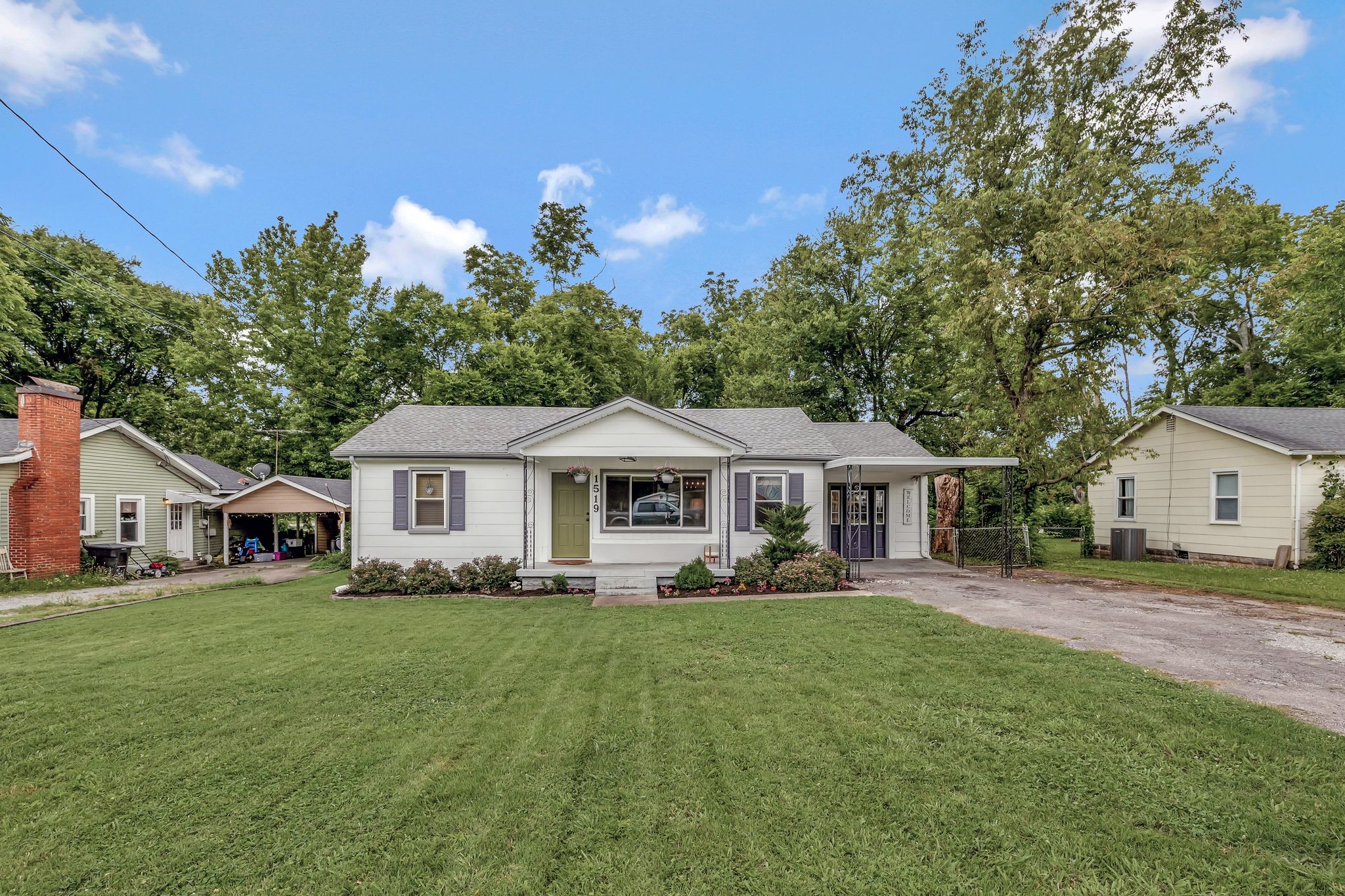 1519 Graybar Ln