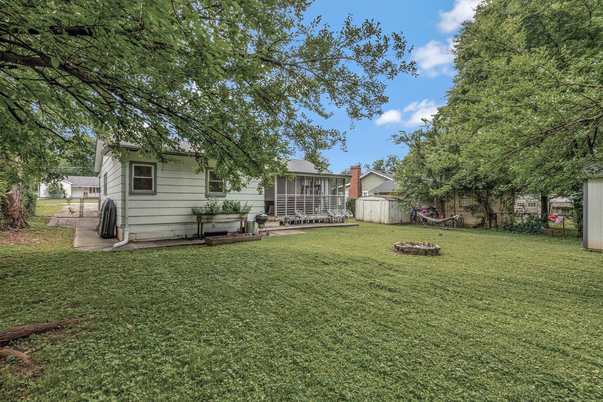 1519 Graybar Ln