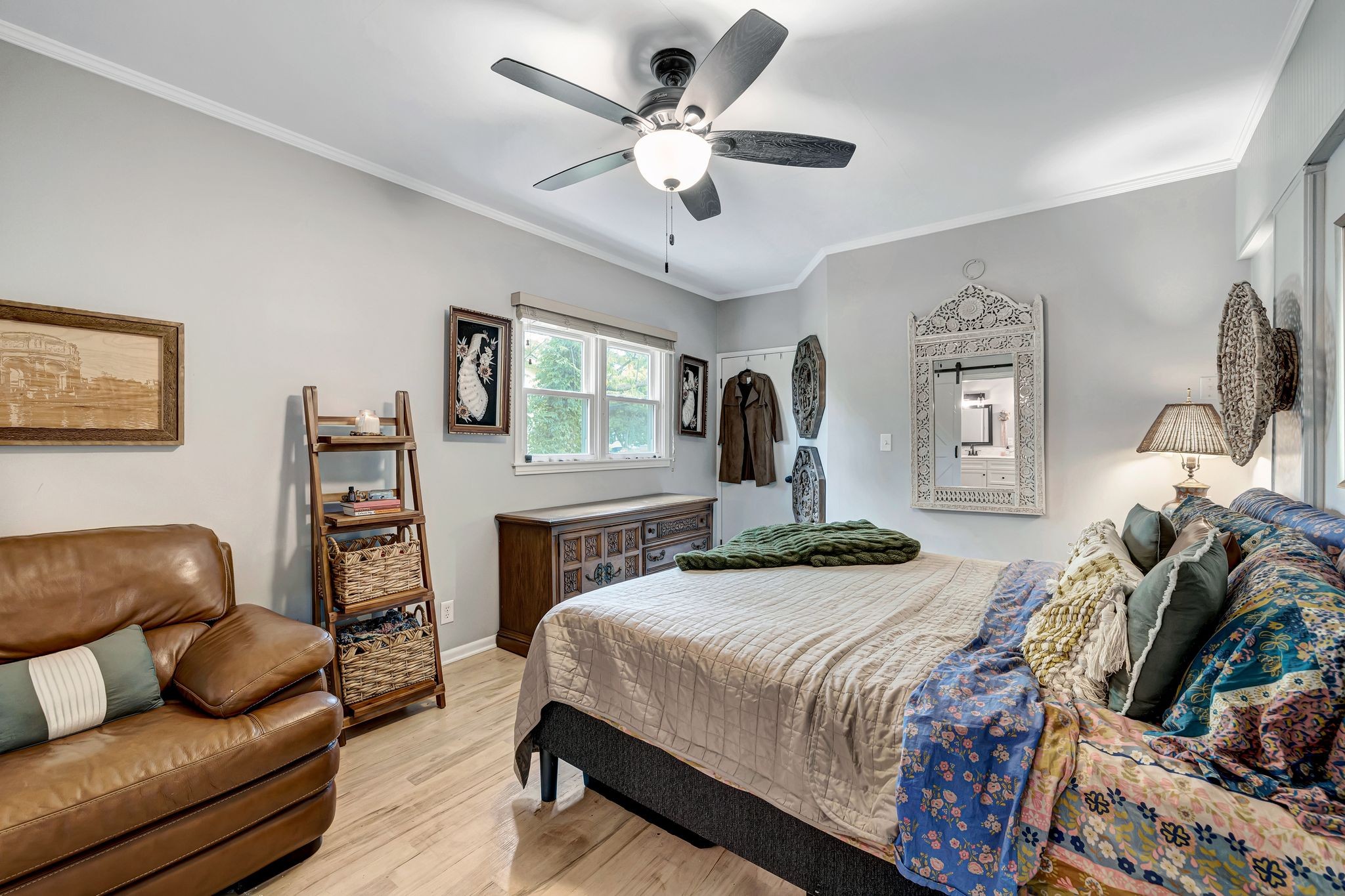 1519 Graybar Ln