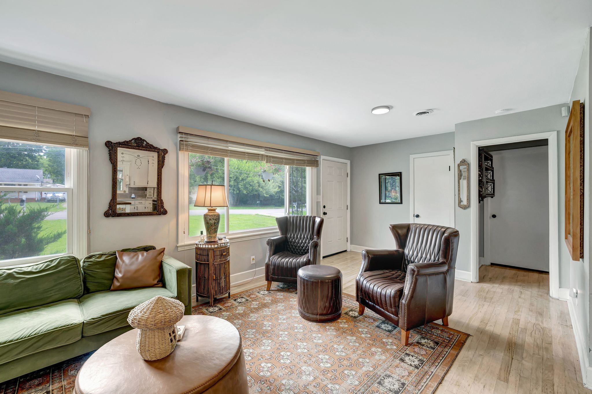 1519 Graybar Ln