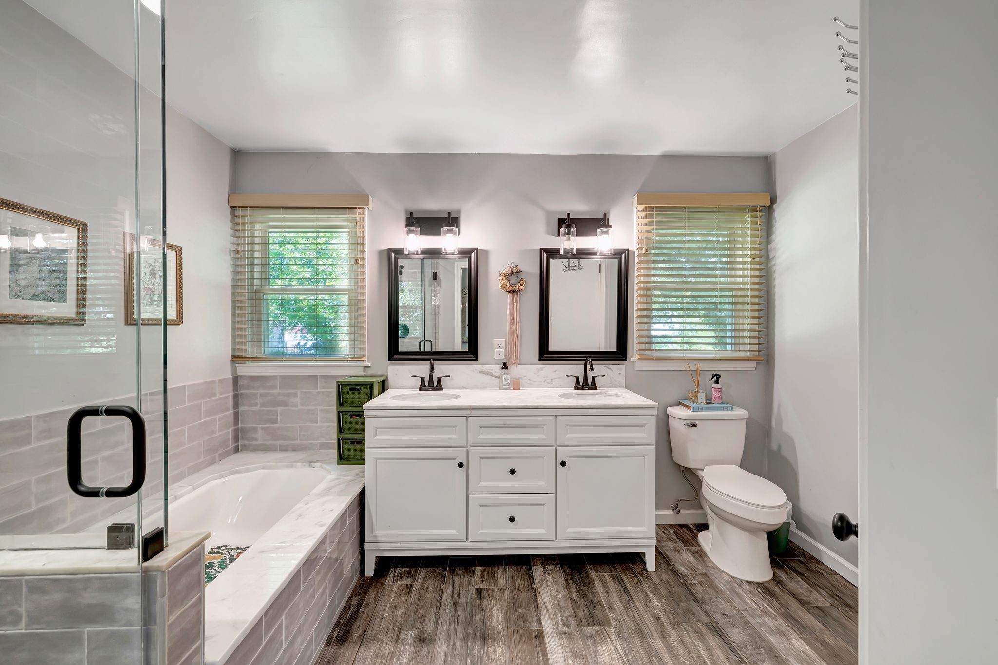 1519 Graybar Ln