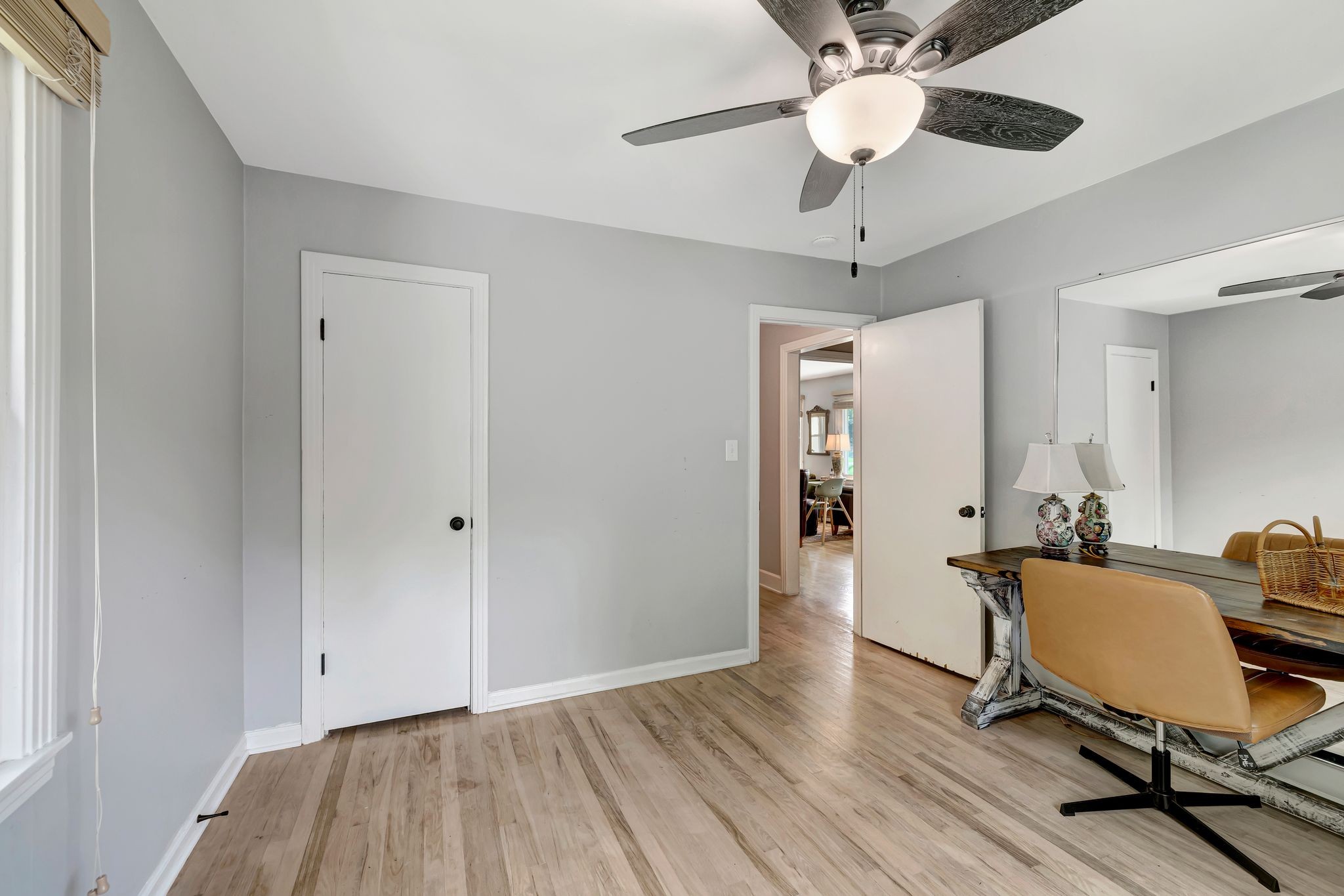 1519 Graybar Ln