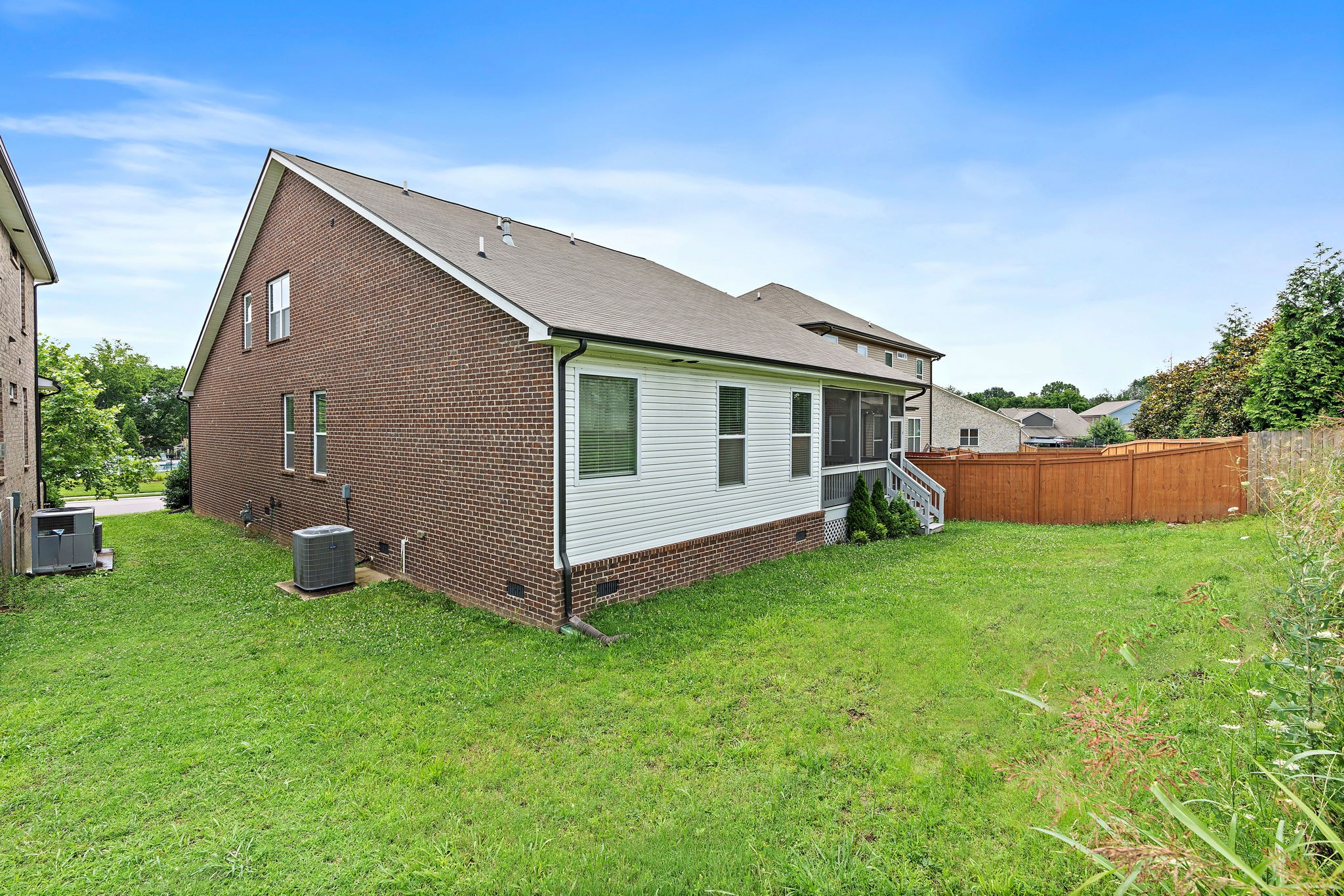 832 Green Meadow Ln