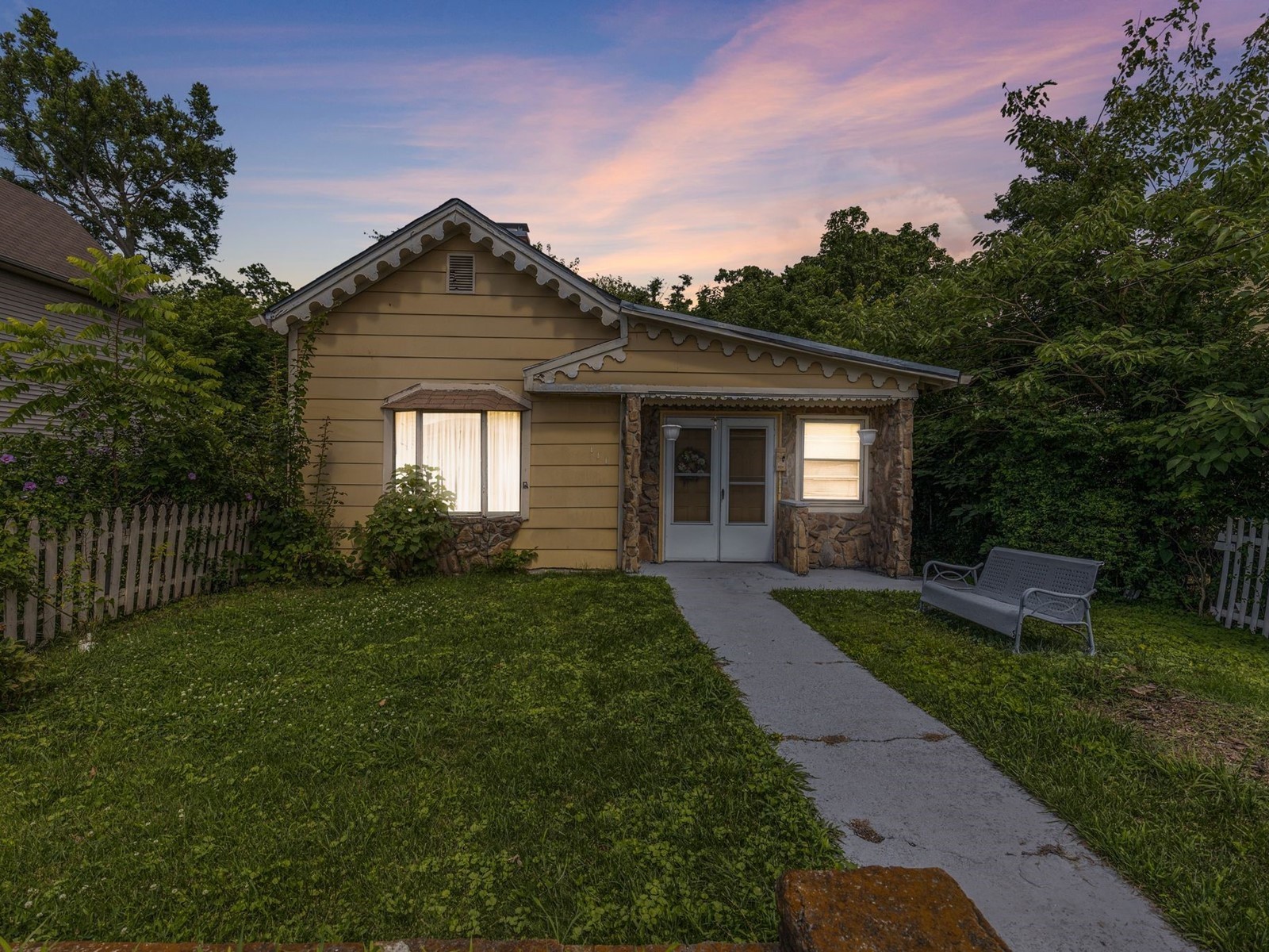 111 Lewis St