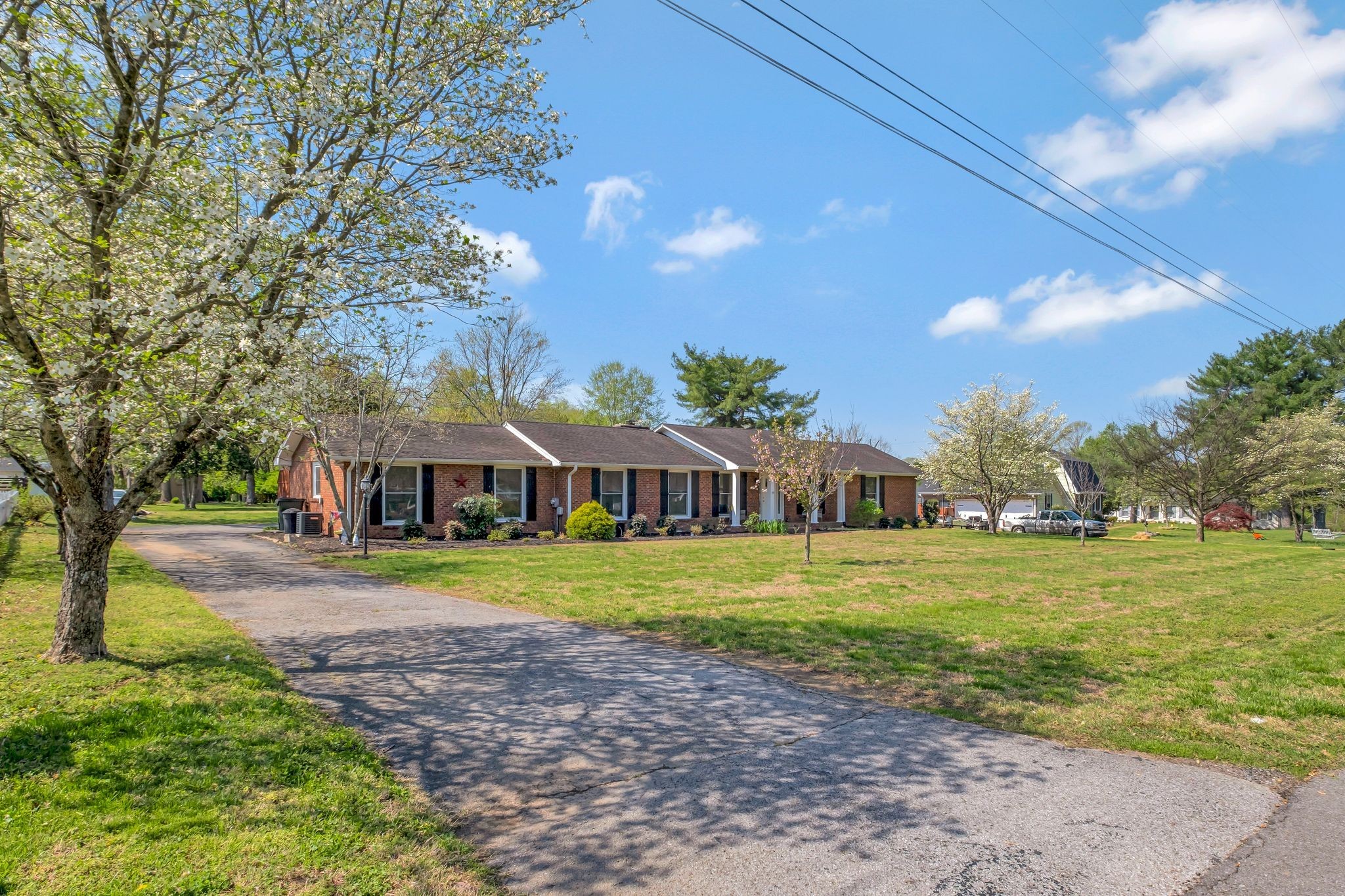 1803 W Lori Lee Dr