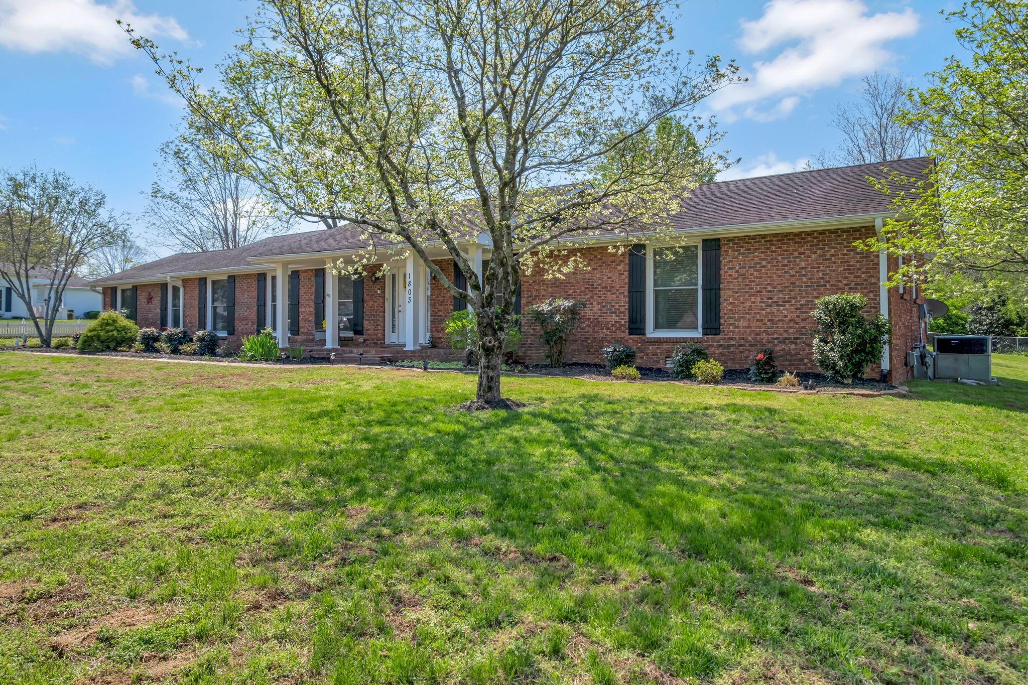 1803 W Lori Lee Dr