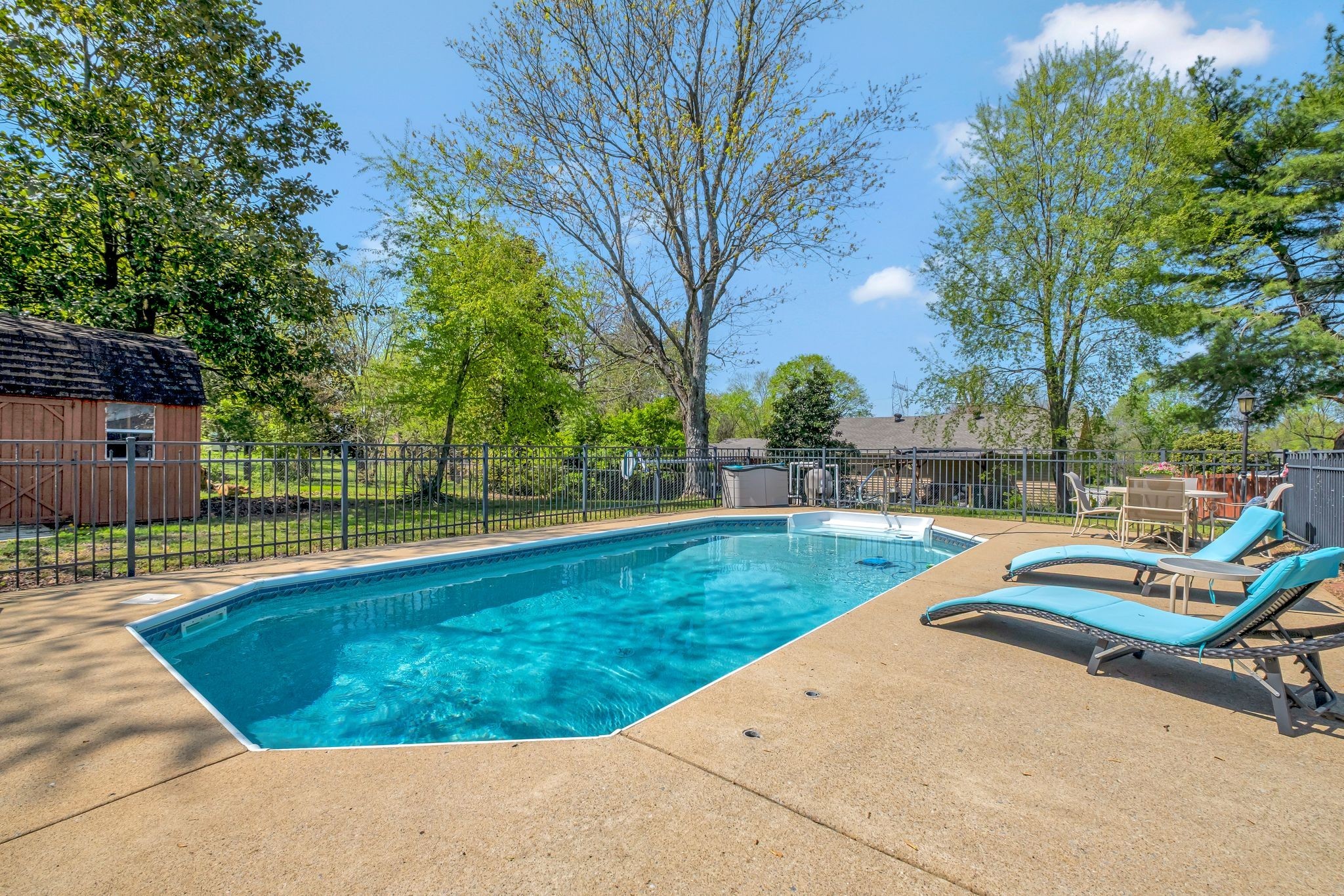 1803 W Lori Lee Dr