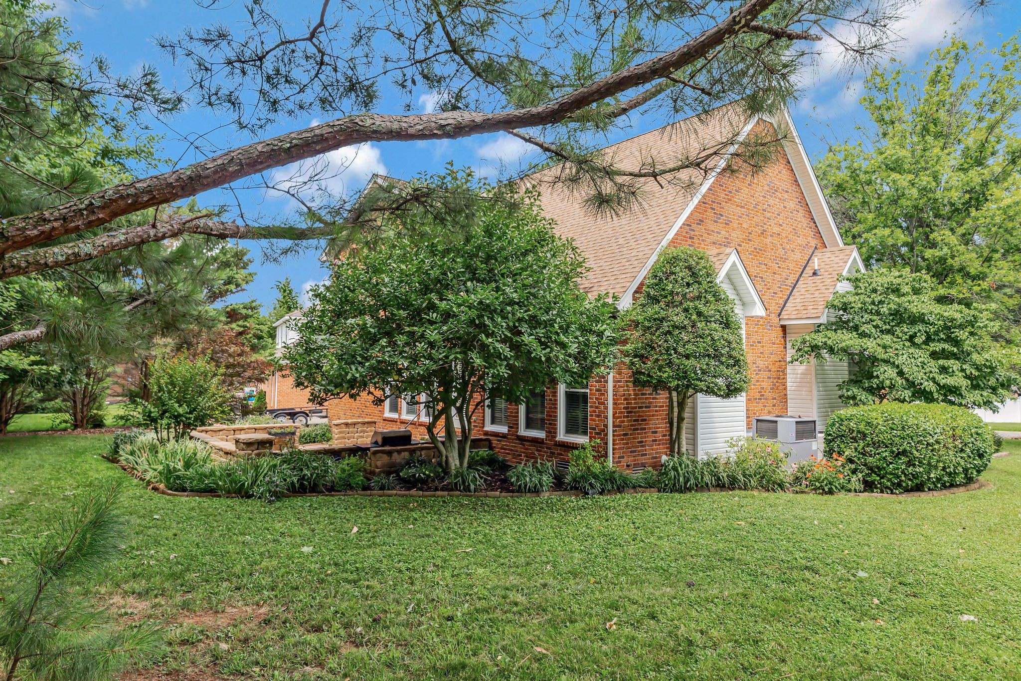 2910 Chaucer Dr