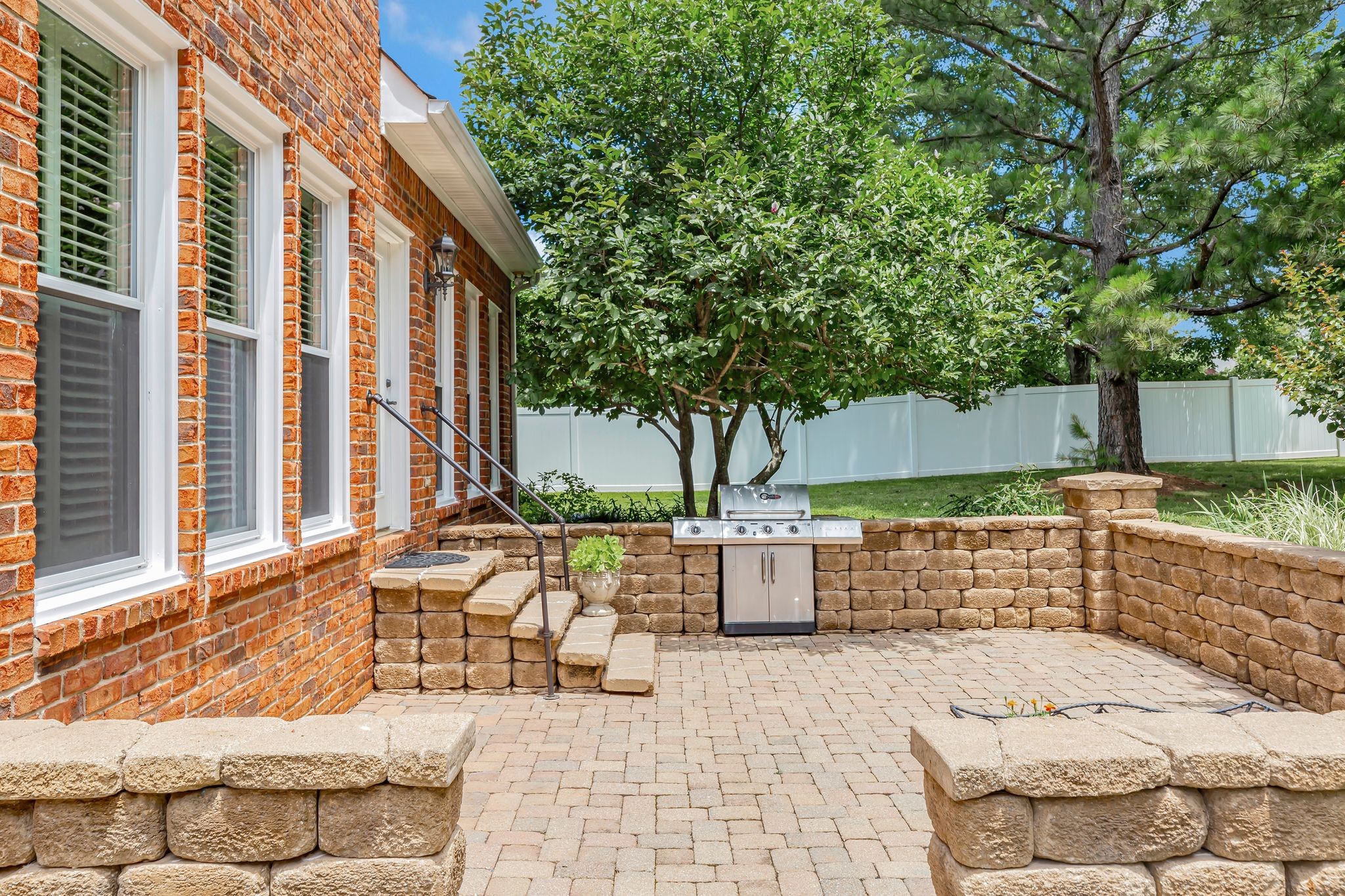 2910 Chaucer Dr