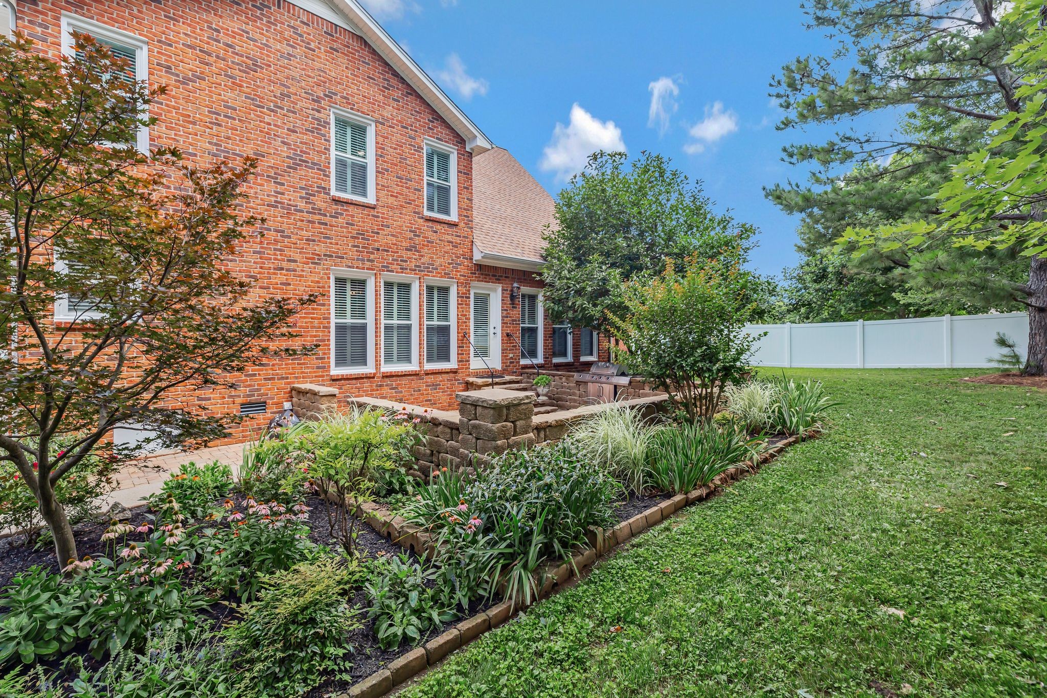 2910 Chaucer Dr