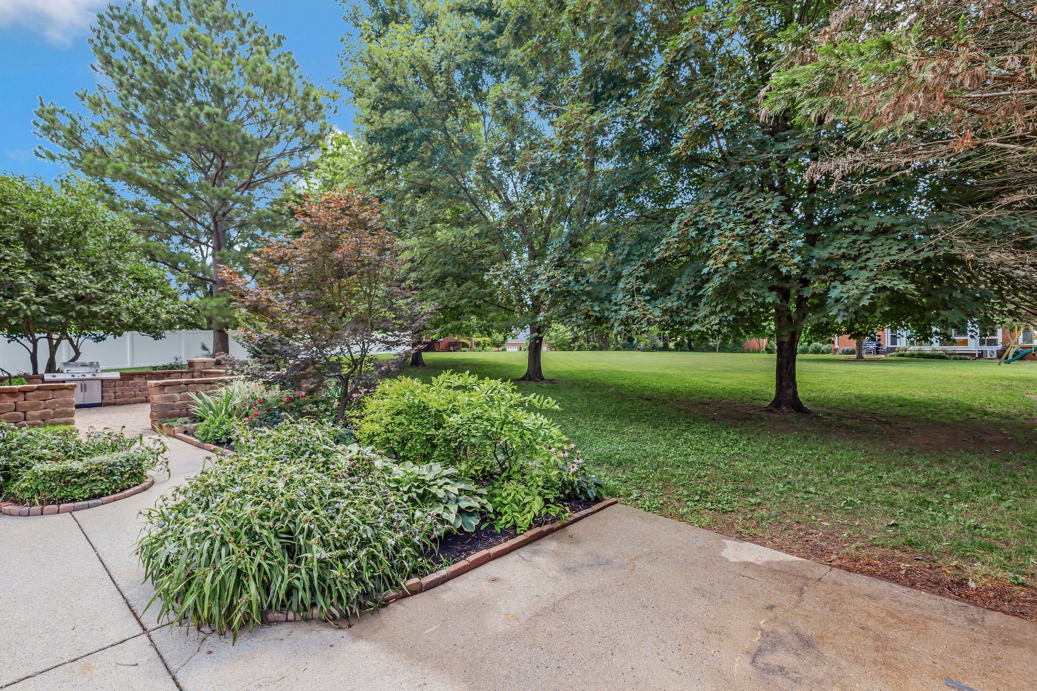 2910 Chaucer Dr