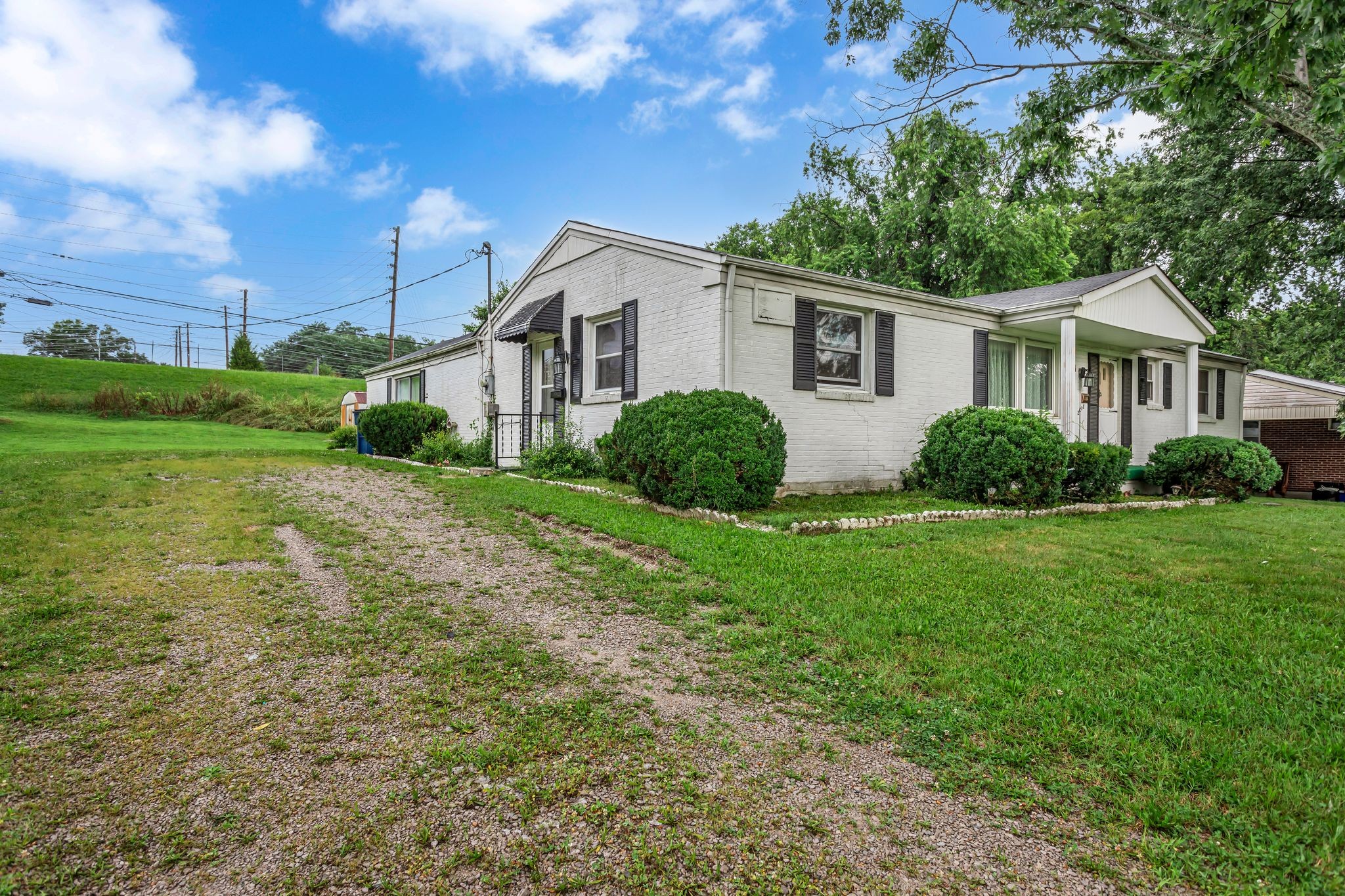 2012 Wedgewood Dr