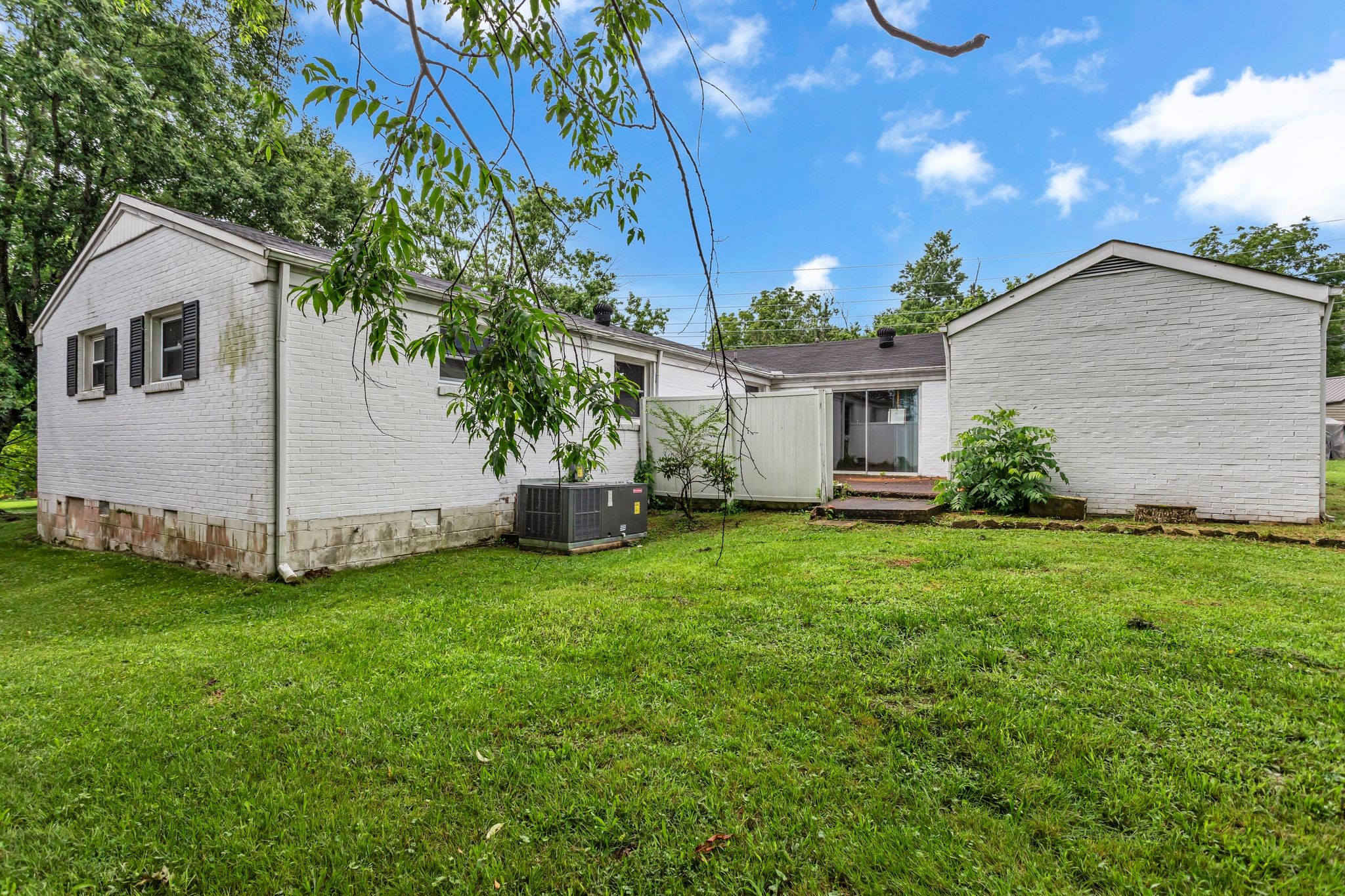 2012 Wedgewood Dr