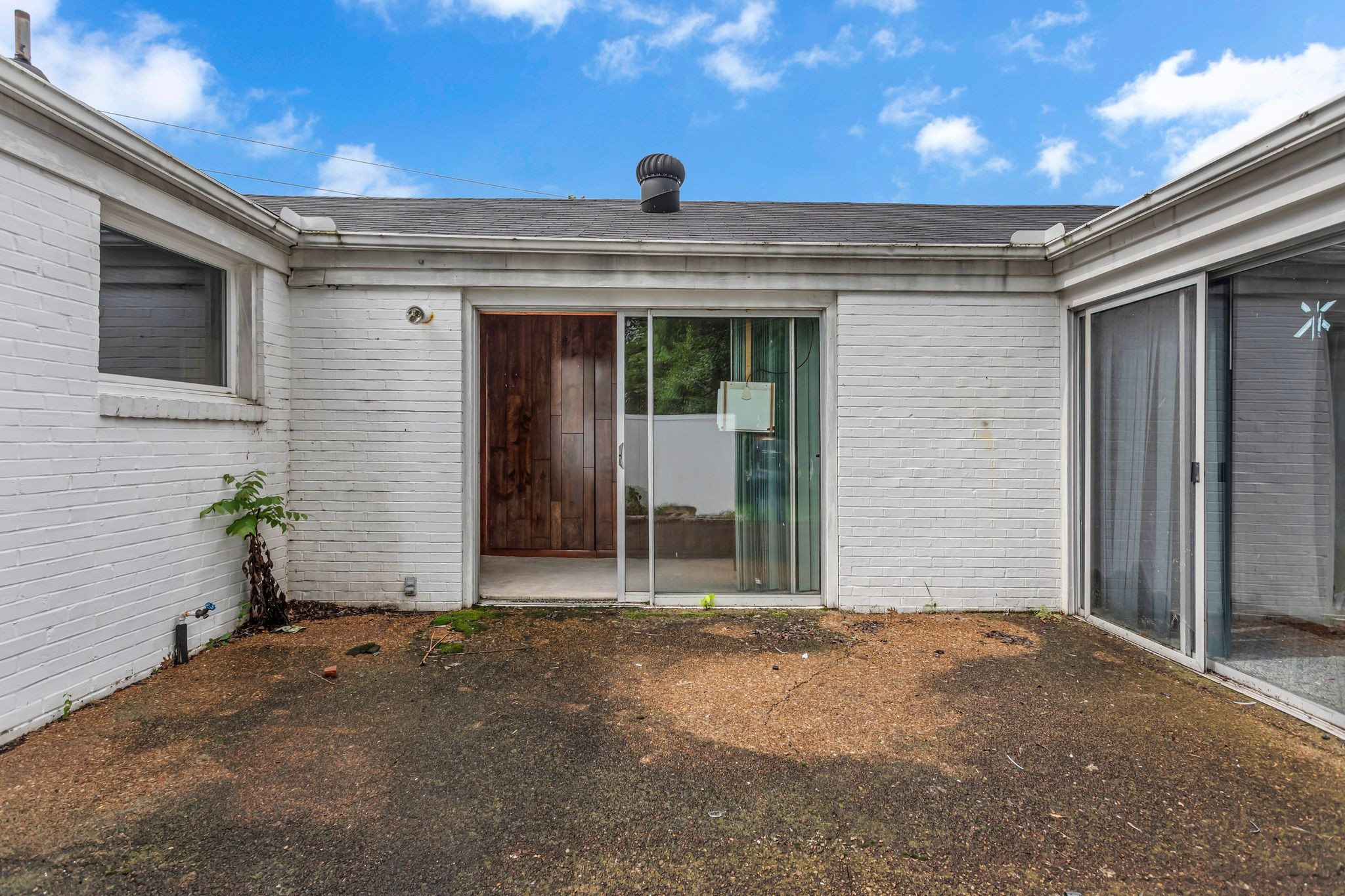 2012 Wedgewood Dr