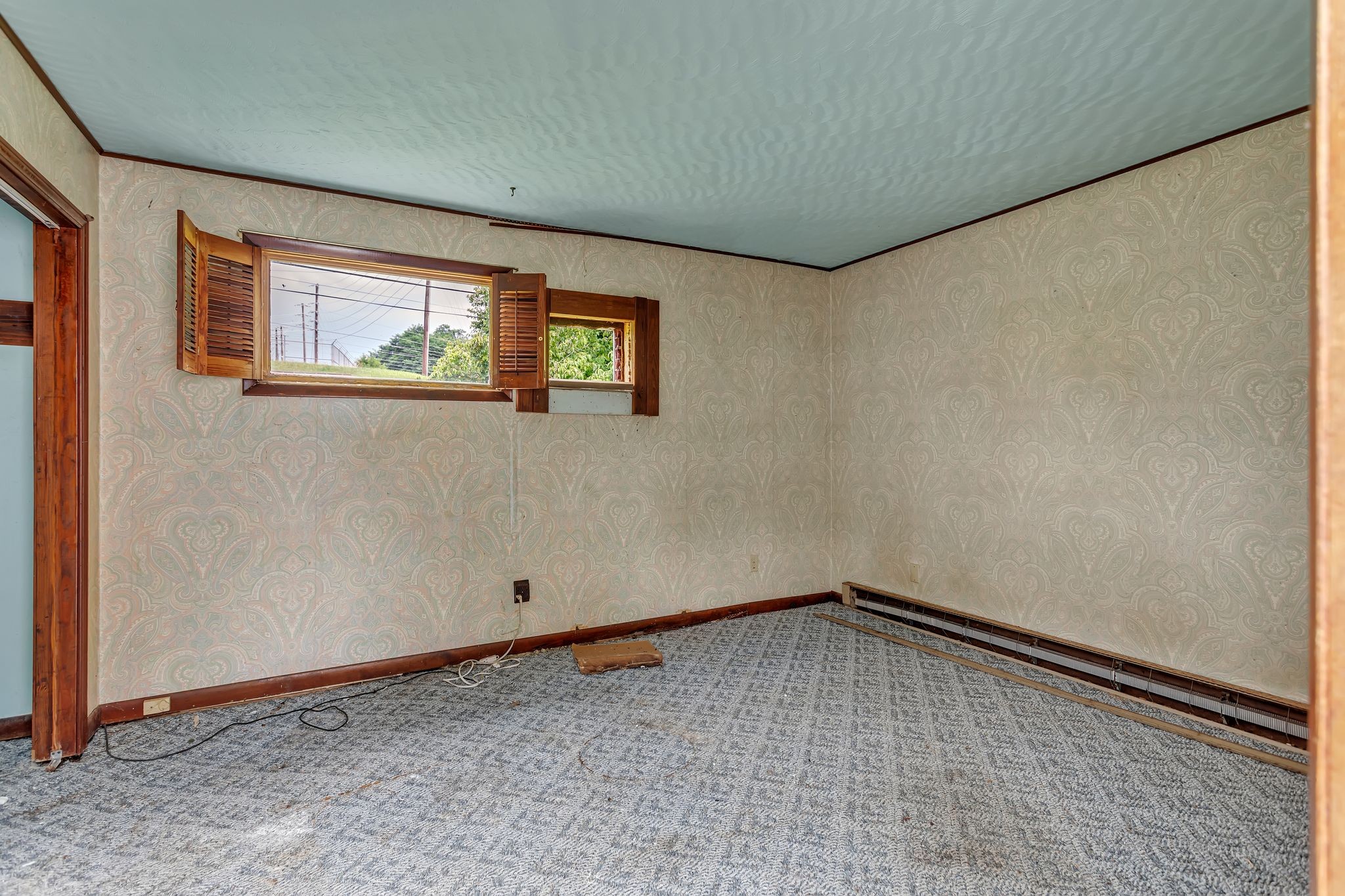 2012 Wedgewood Dr