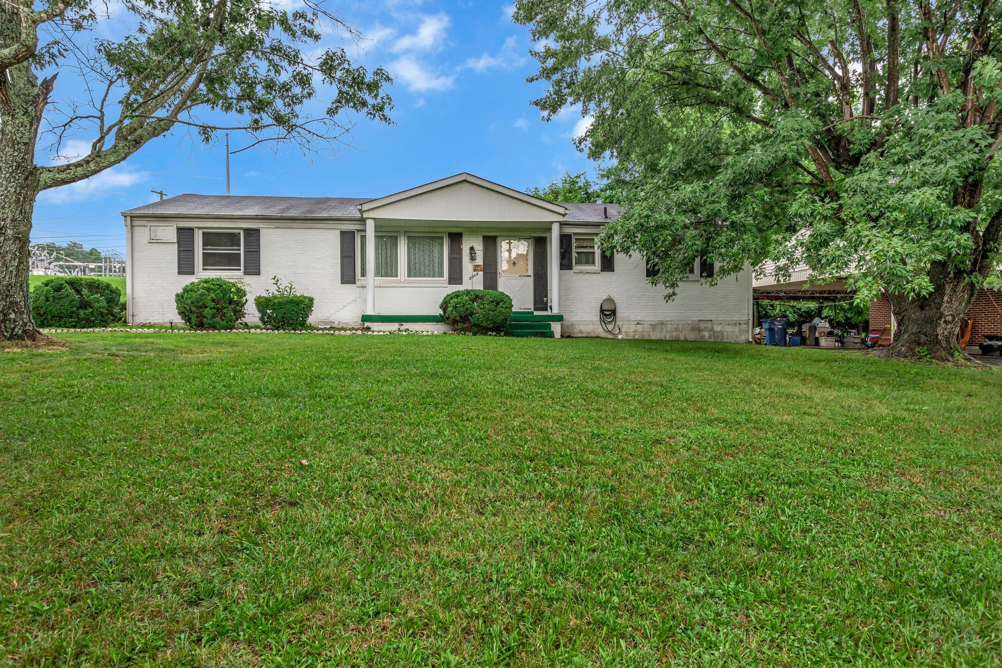 2012 Wedgewood Dr