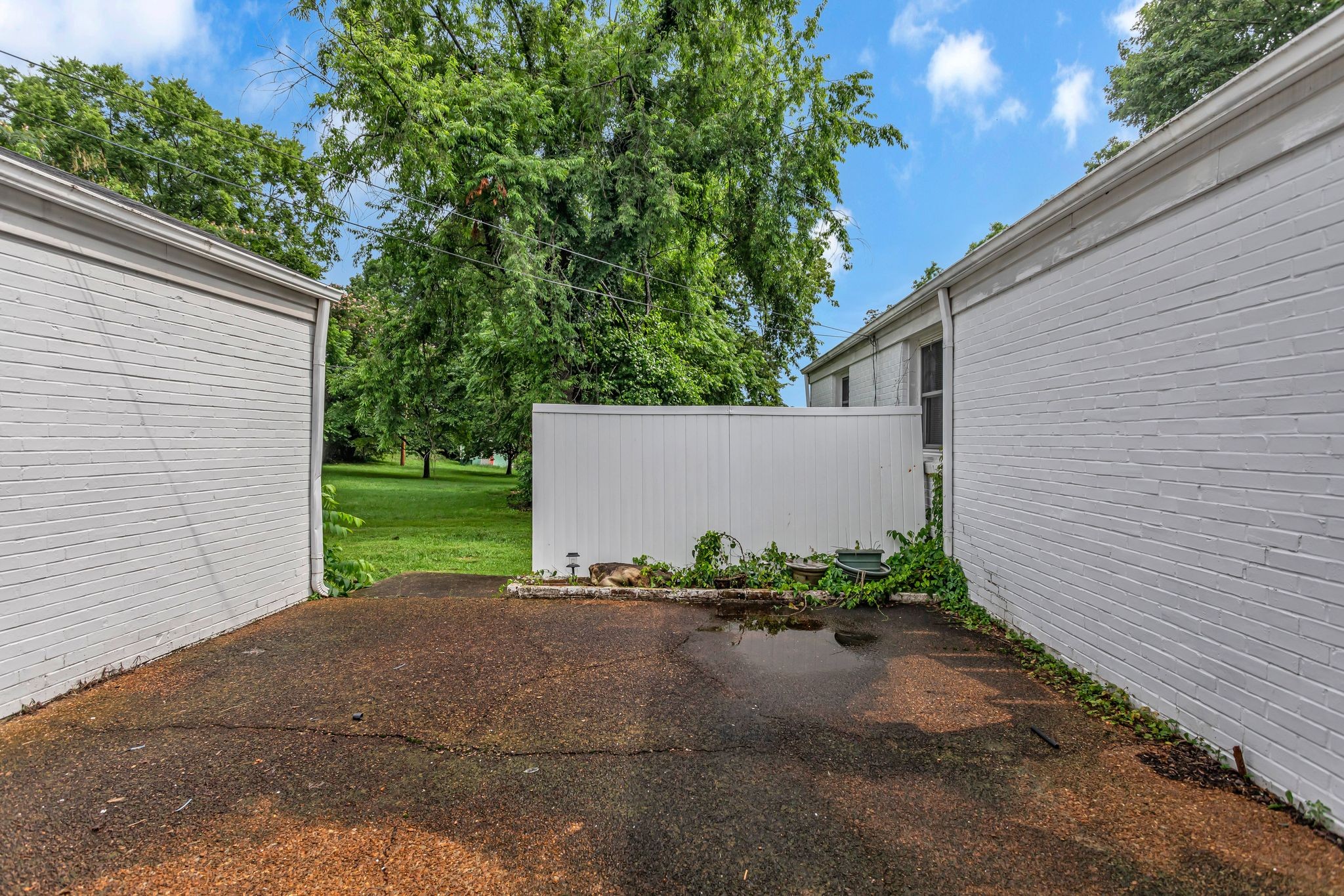 2012 Wedgewood Dr