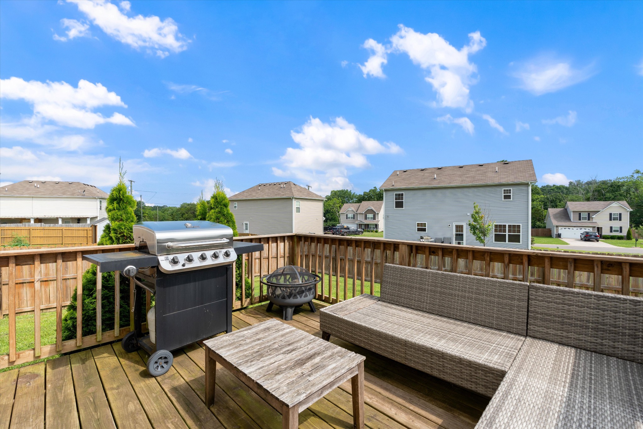 734 Hollandale Rd