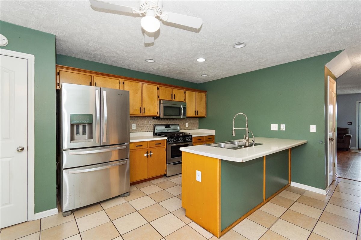 885 E Northfield Blvd