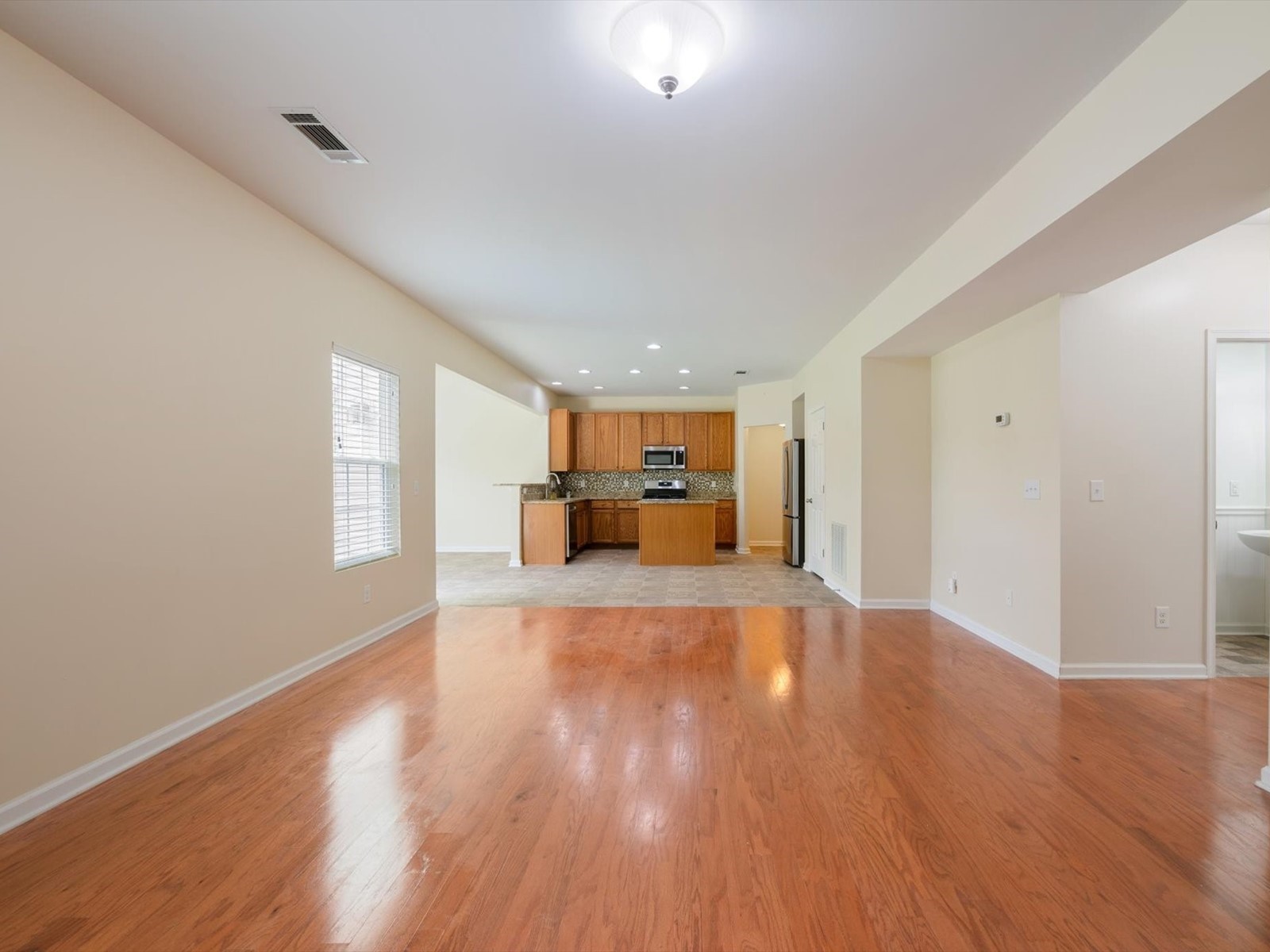824 Gloucester Ln