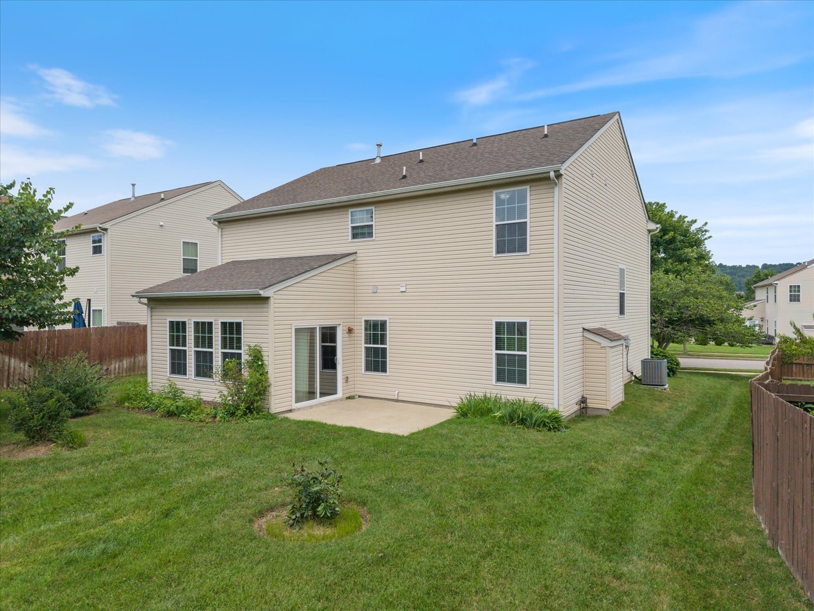 824 Gloucester Ln