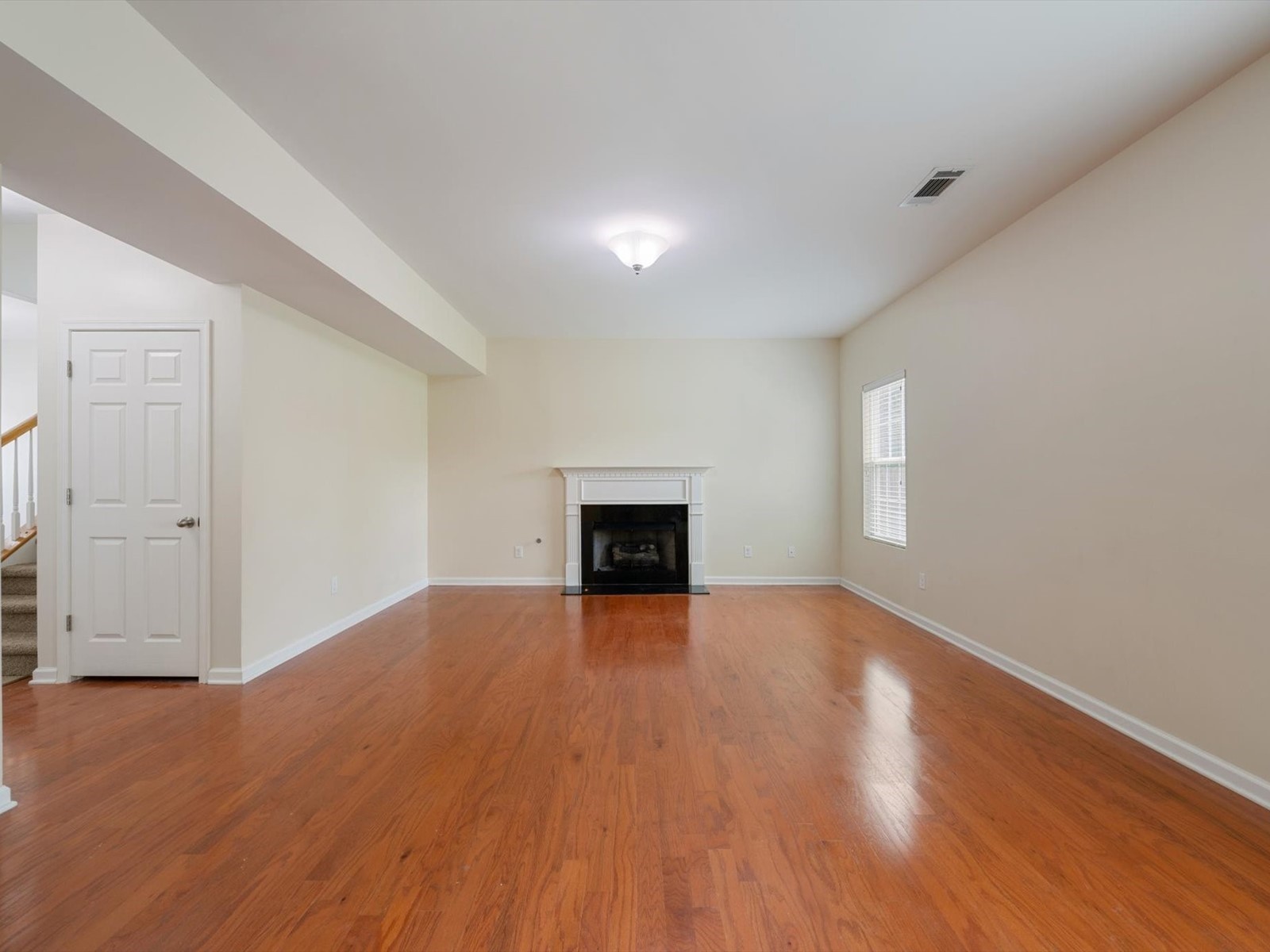 824 Gloucester Ln