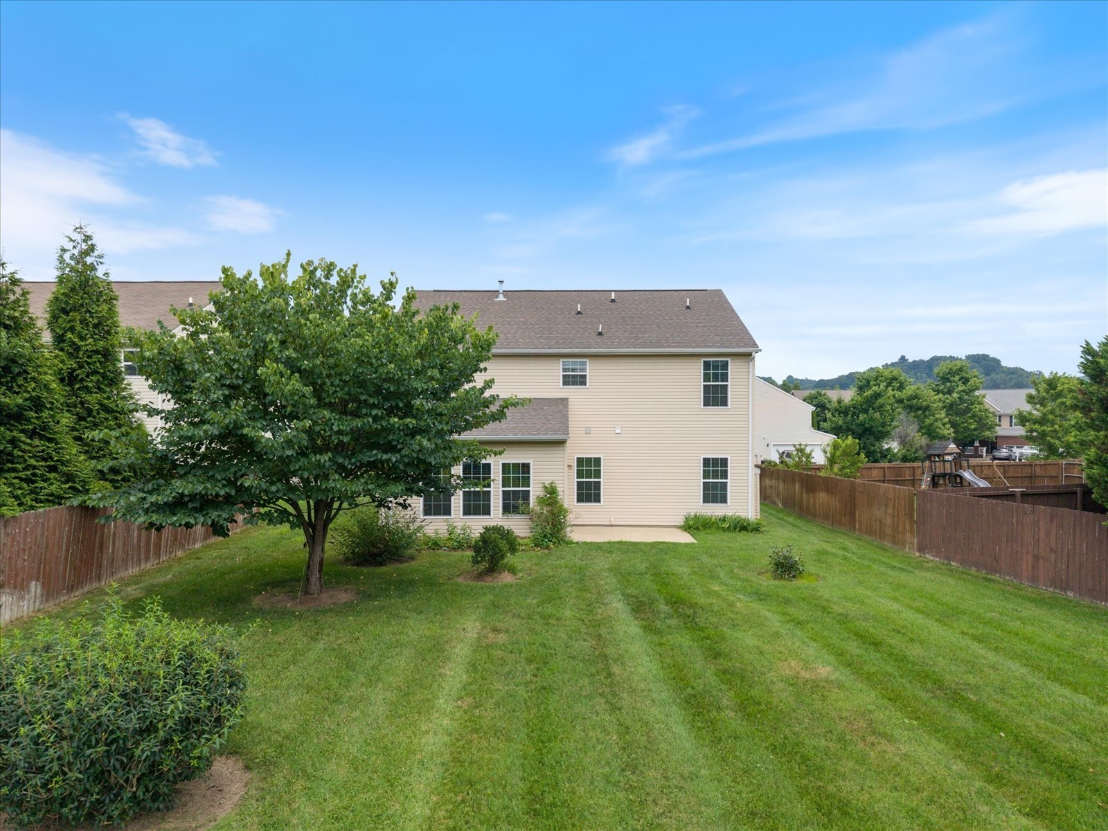 824 Gloucester Ln