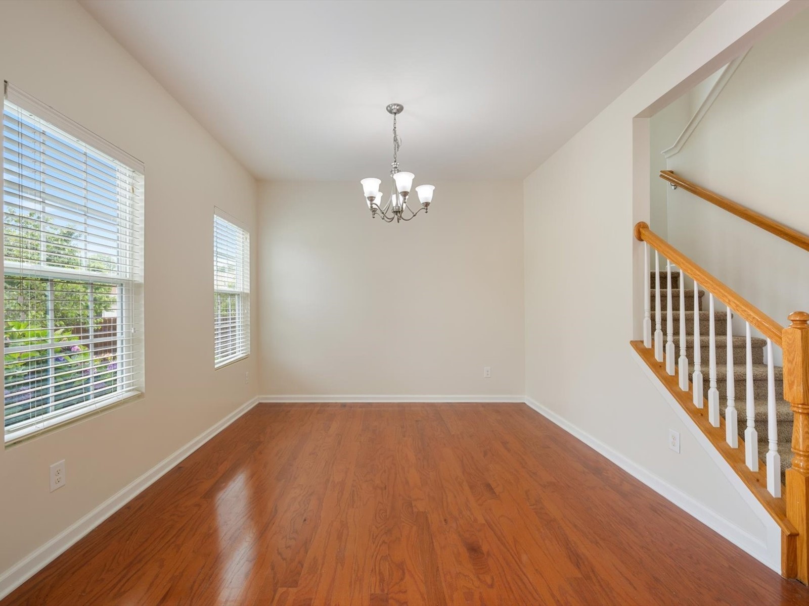 824 Gloucester Ln