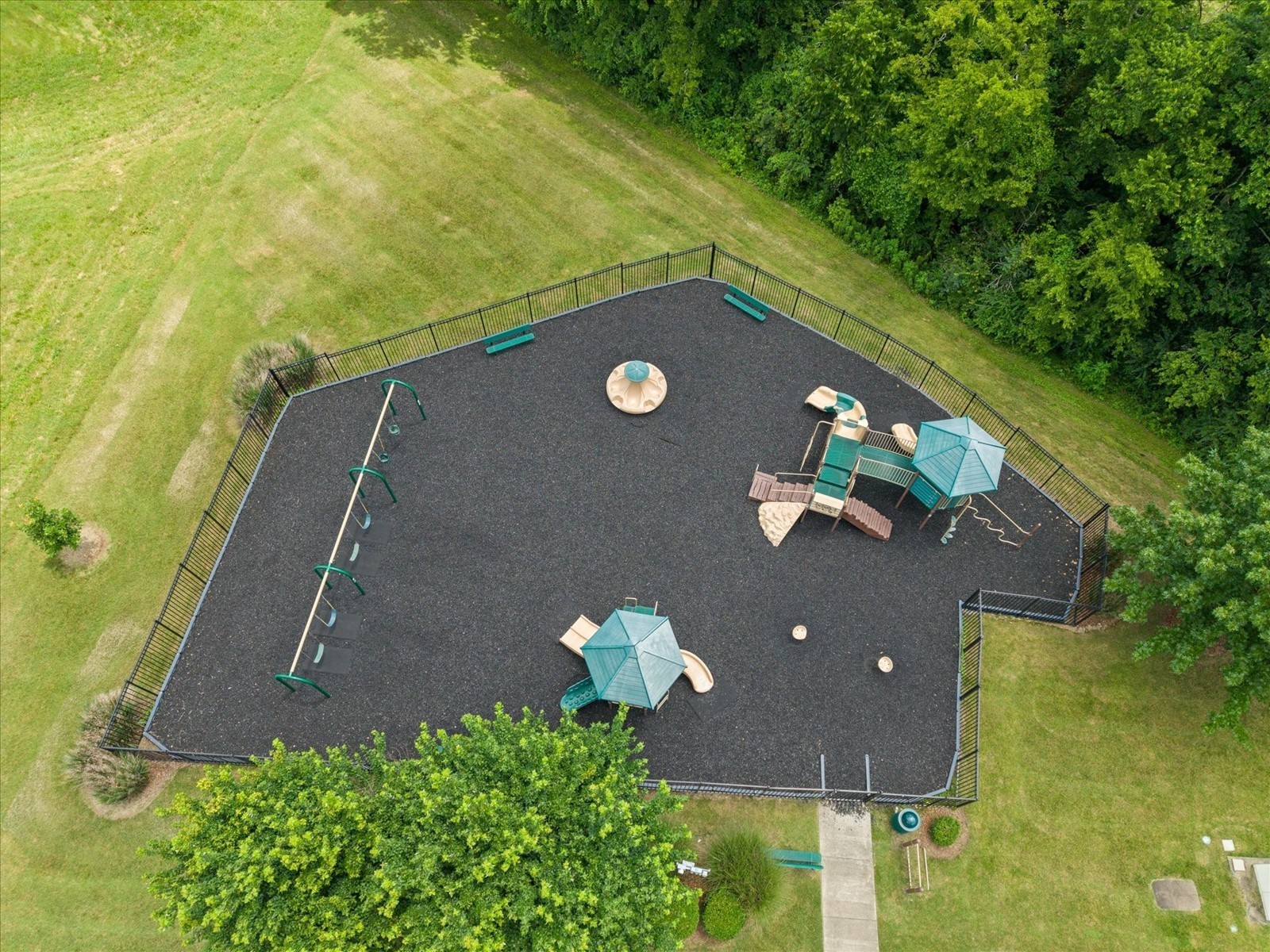 824 Gloucester Ln