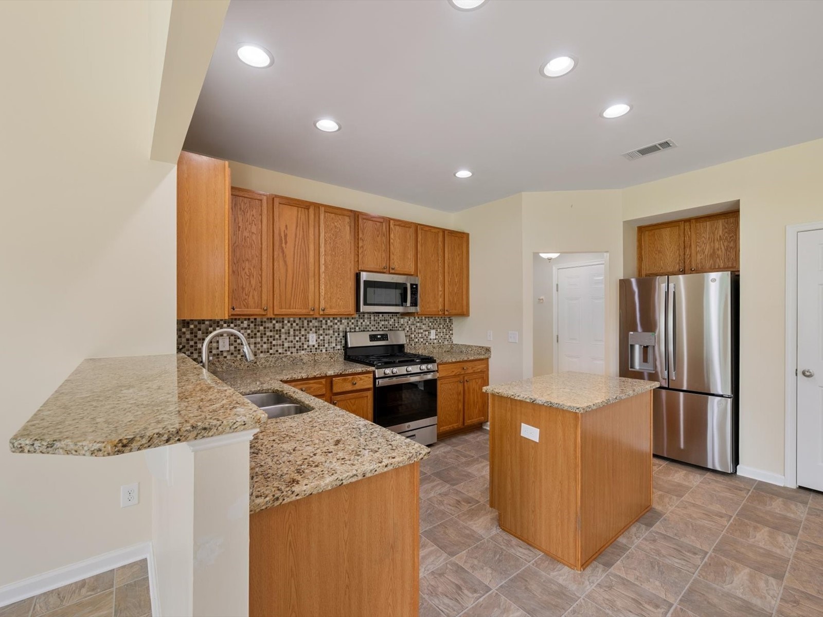 824 Gloucester Ln