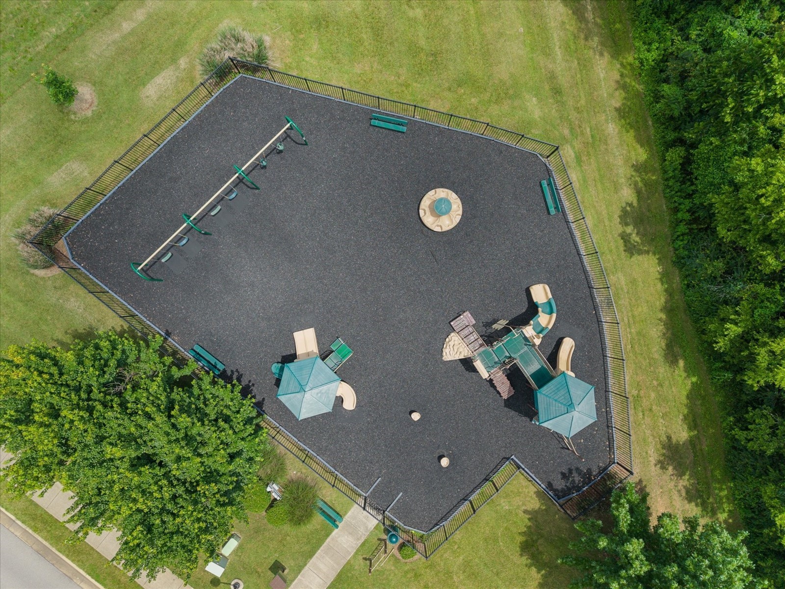 824 Gloucester Ln