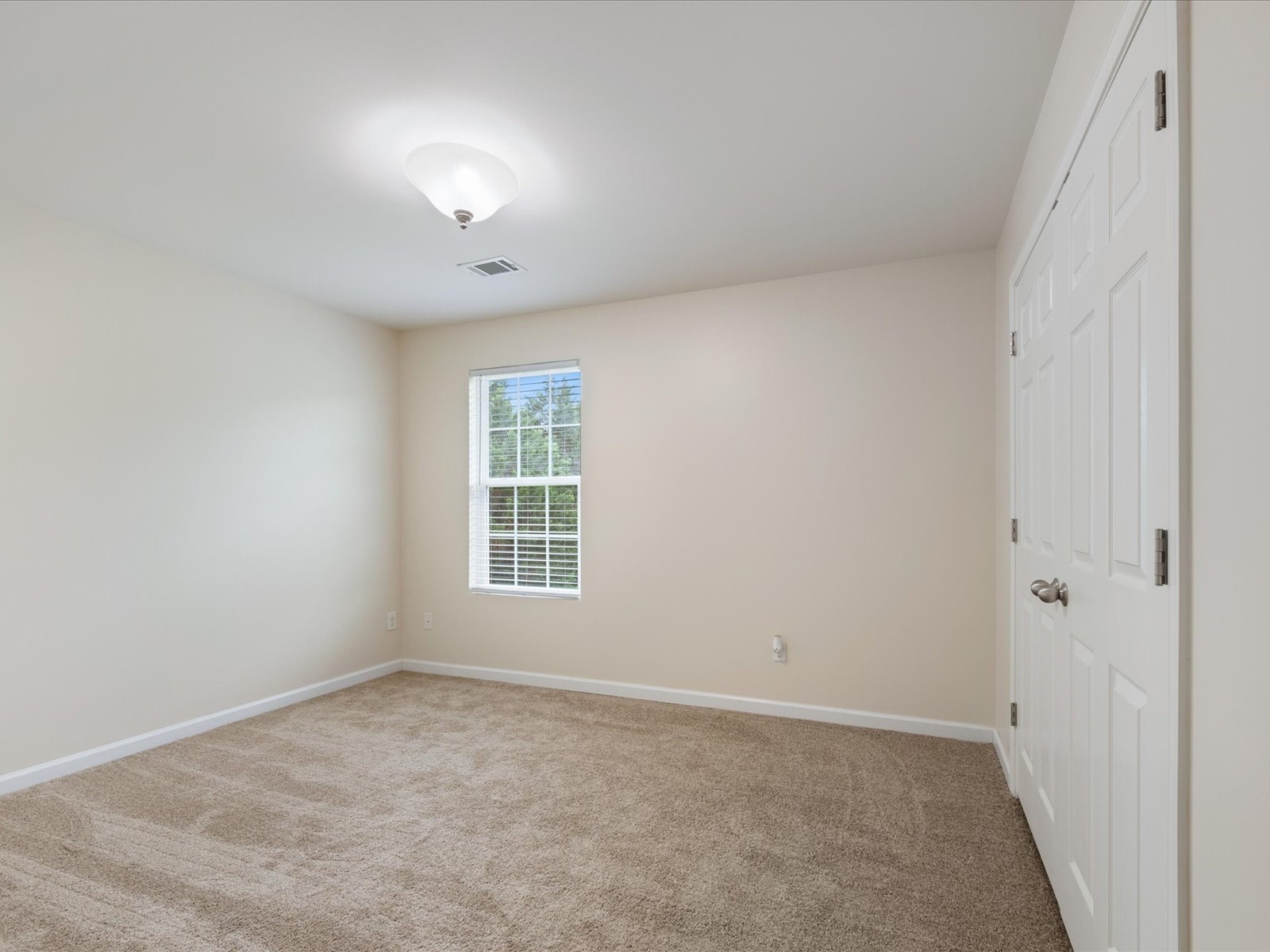 824 Gloucester Ln