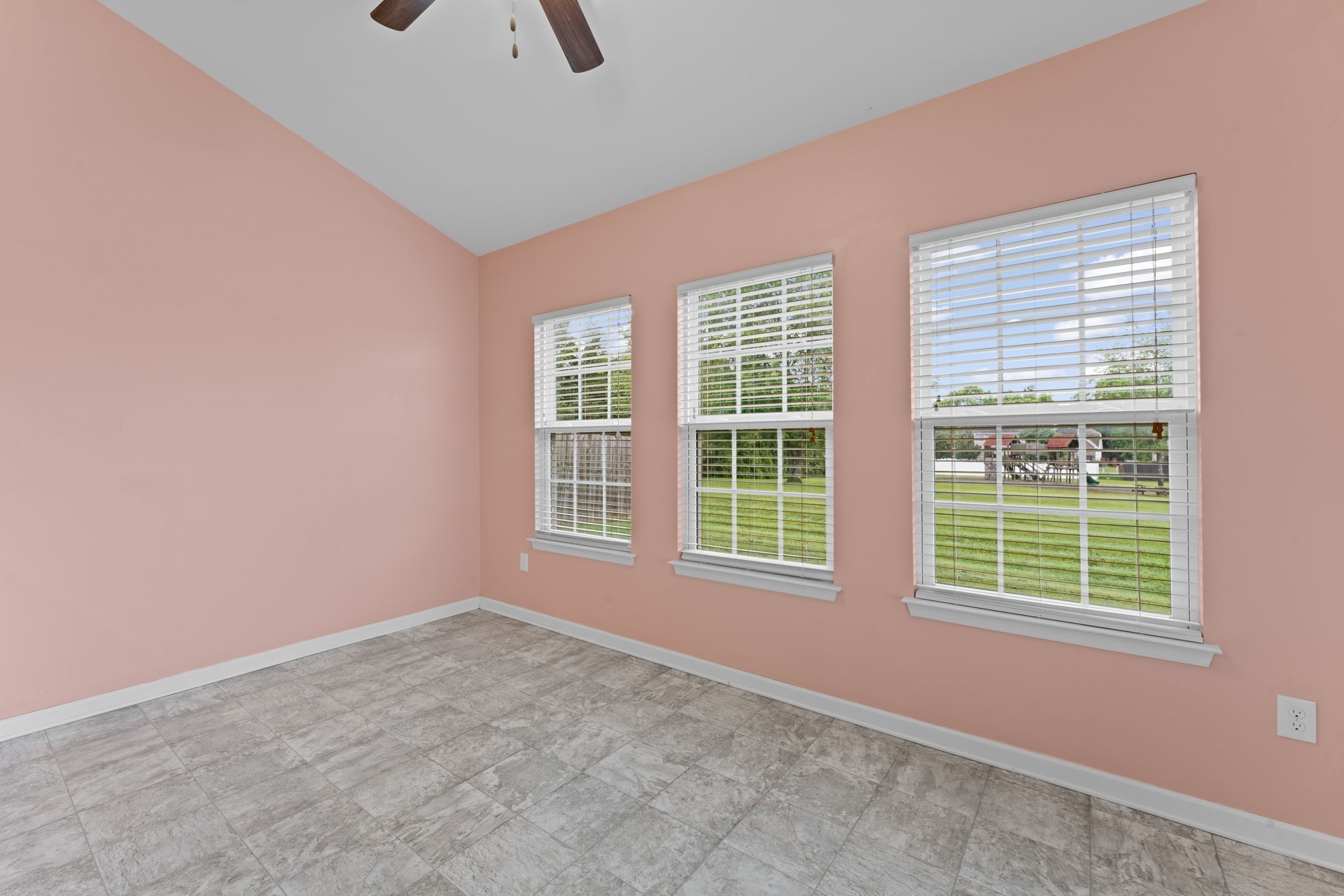 2207 Ambergate Dr