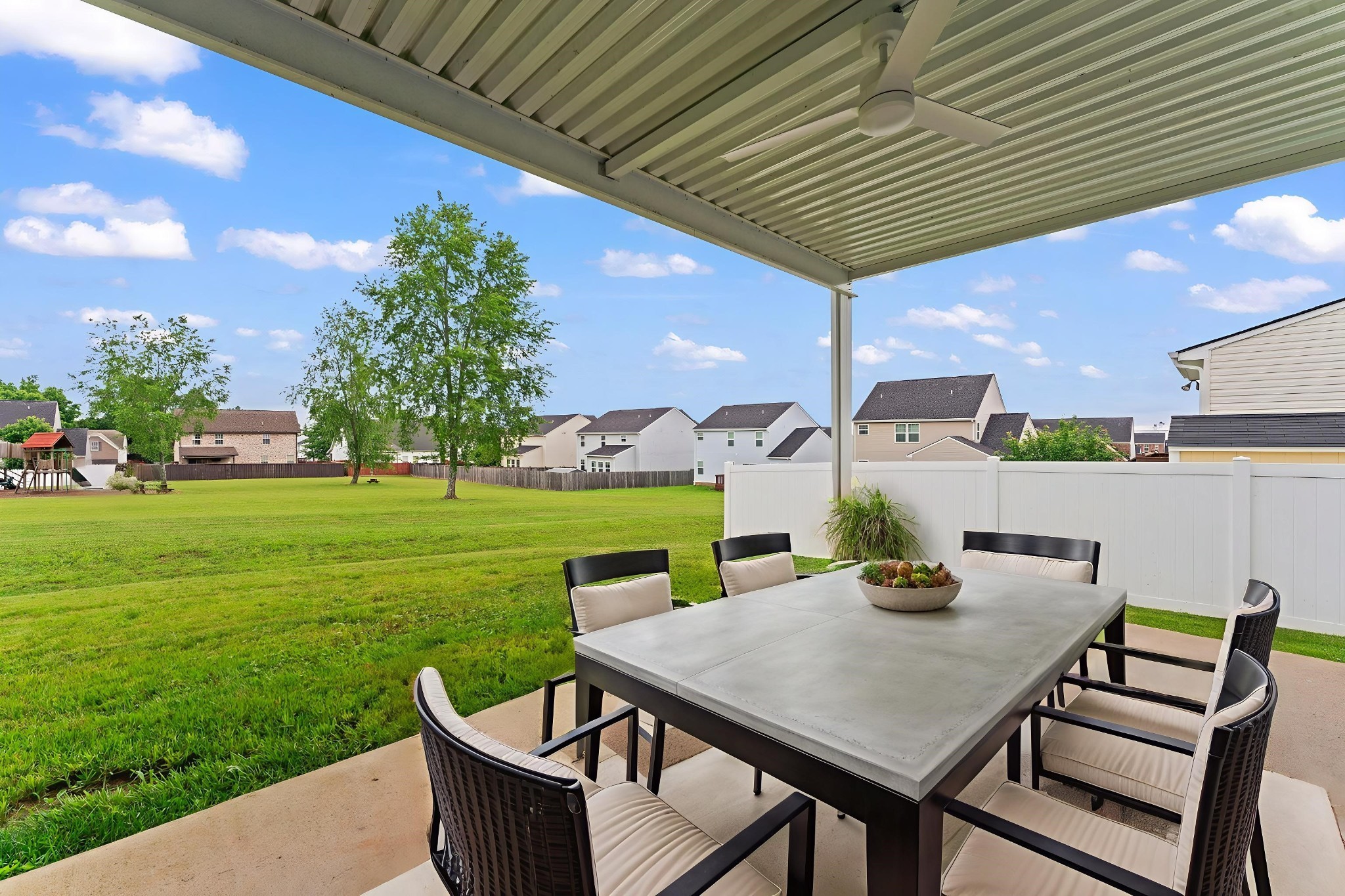 2207 Ambergate Dr