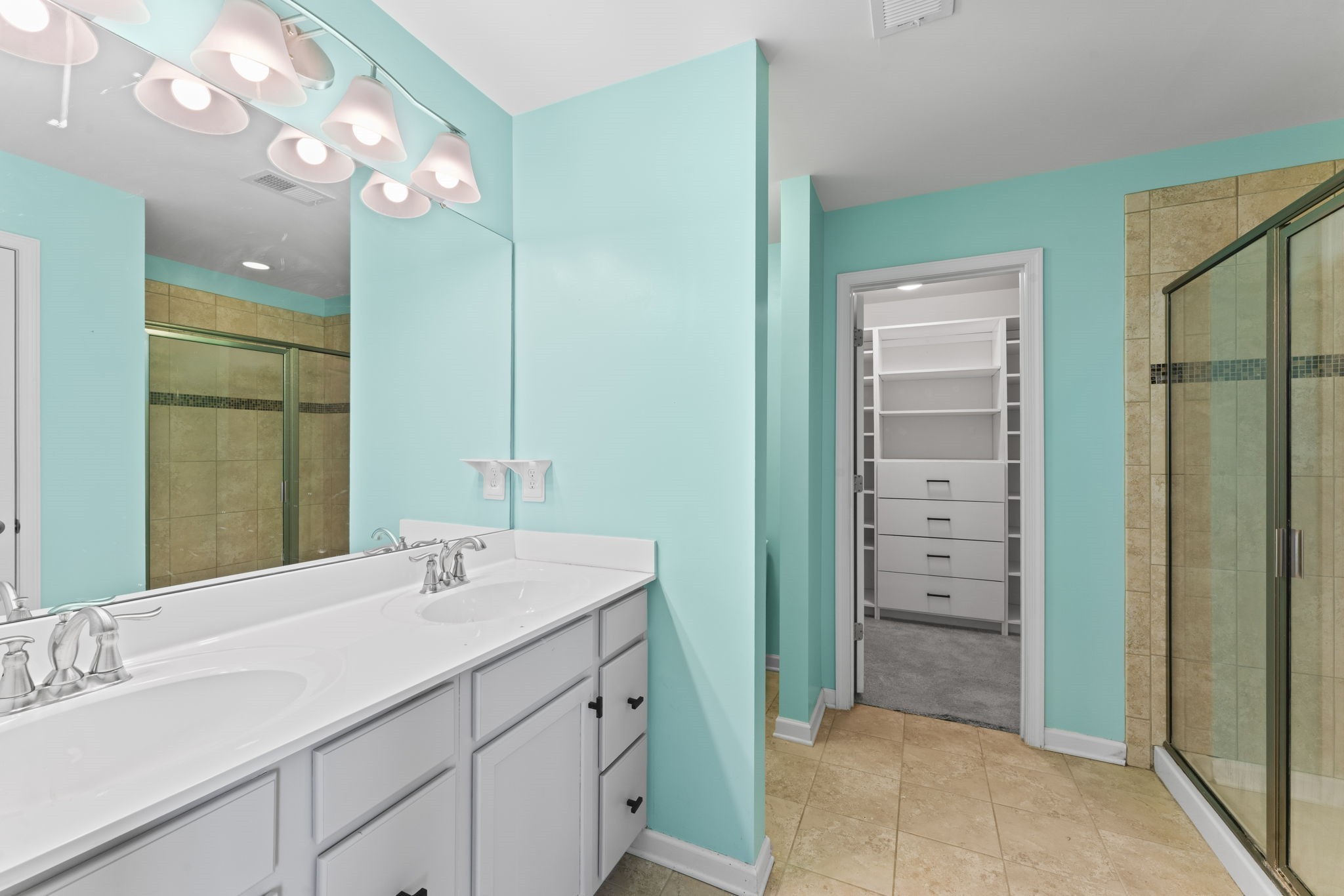 2207 Ambergate Dr
