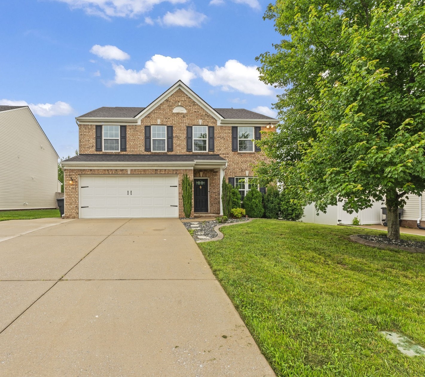 2207 Ambergate Dr