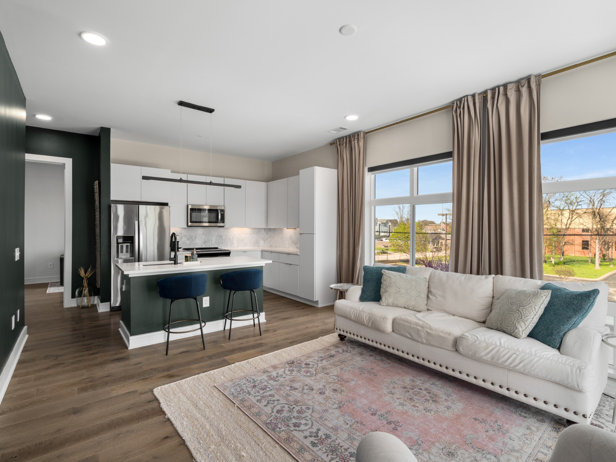 1125 10th Ave, N Unit: 202