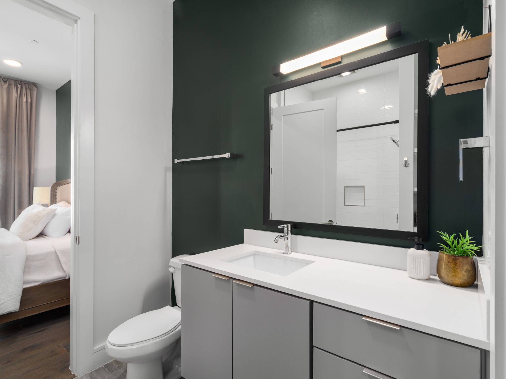 1125 10th Ave, N Unit: 202