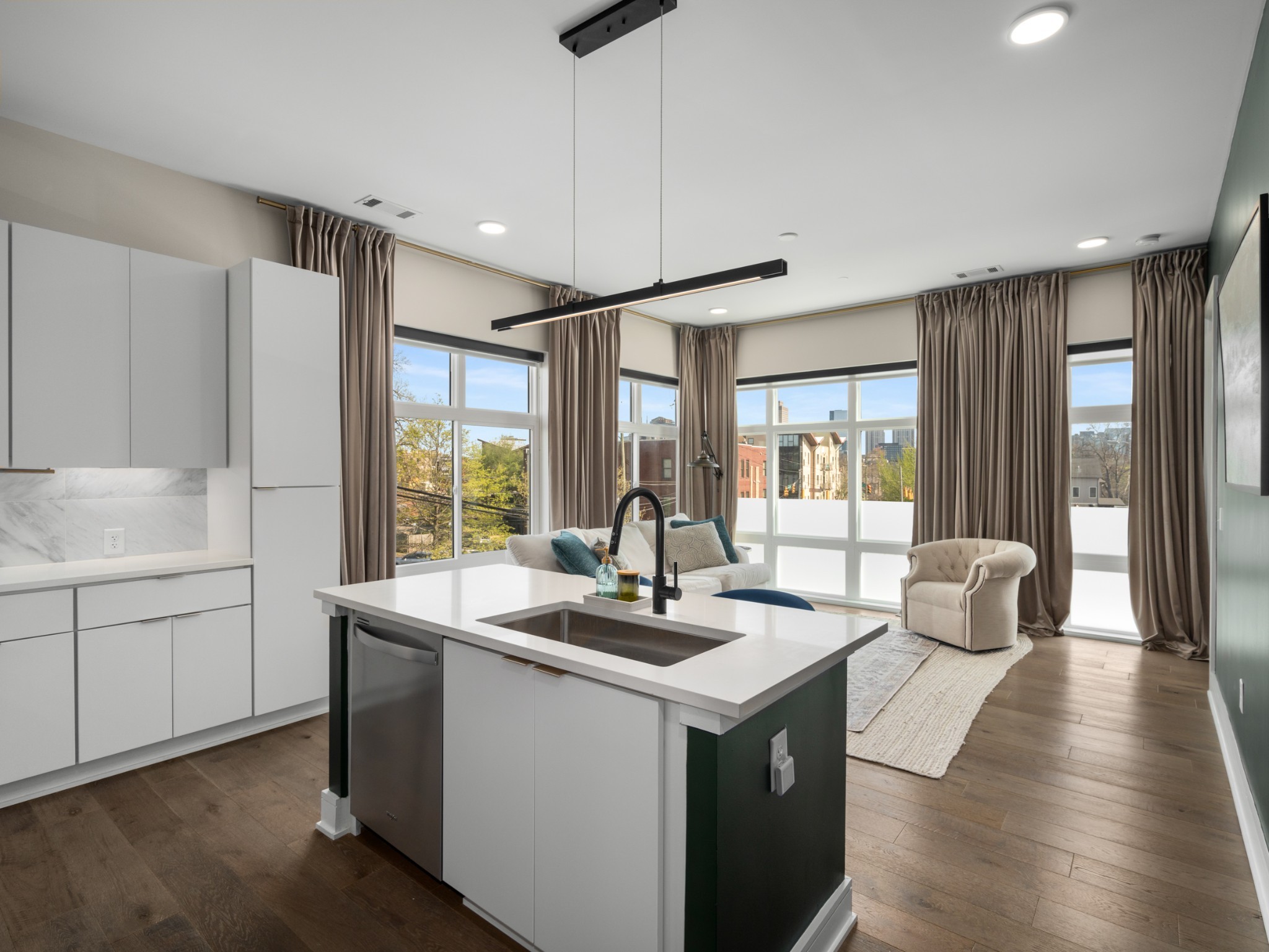 1125 10th Ave, N Unit: 202
