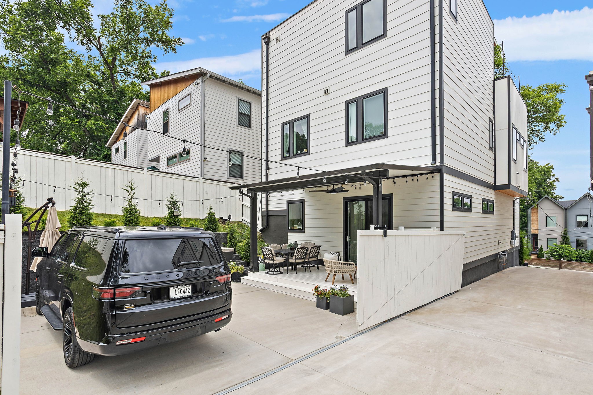 409 Moore Ave